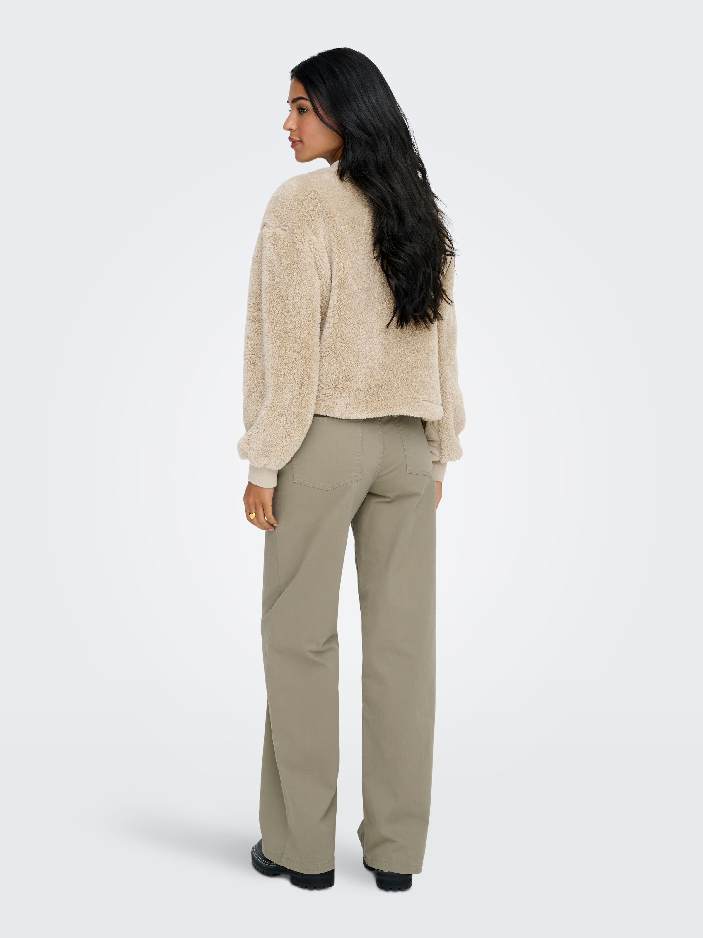 ONLY Plüschjacke »ONLANNA CONTACT LIFE SHORT JACKET CC OTW« Brusttasche mit Reißverschluss