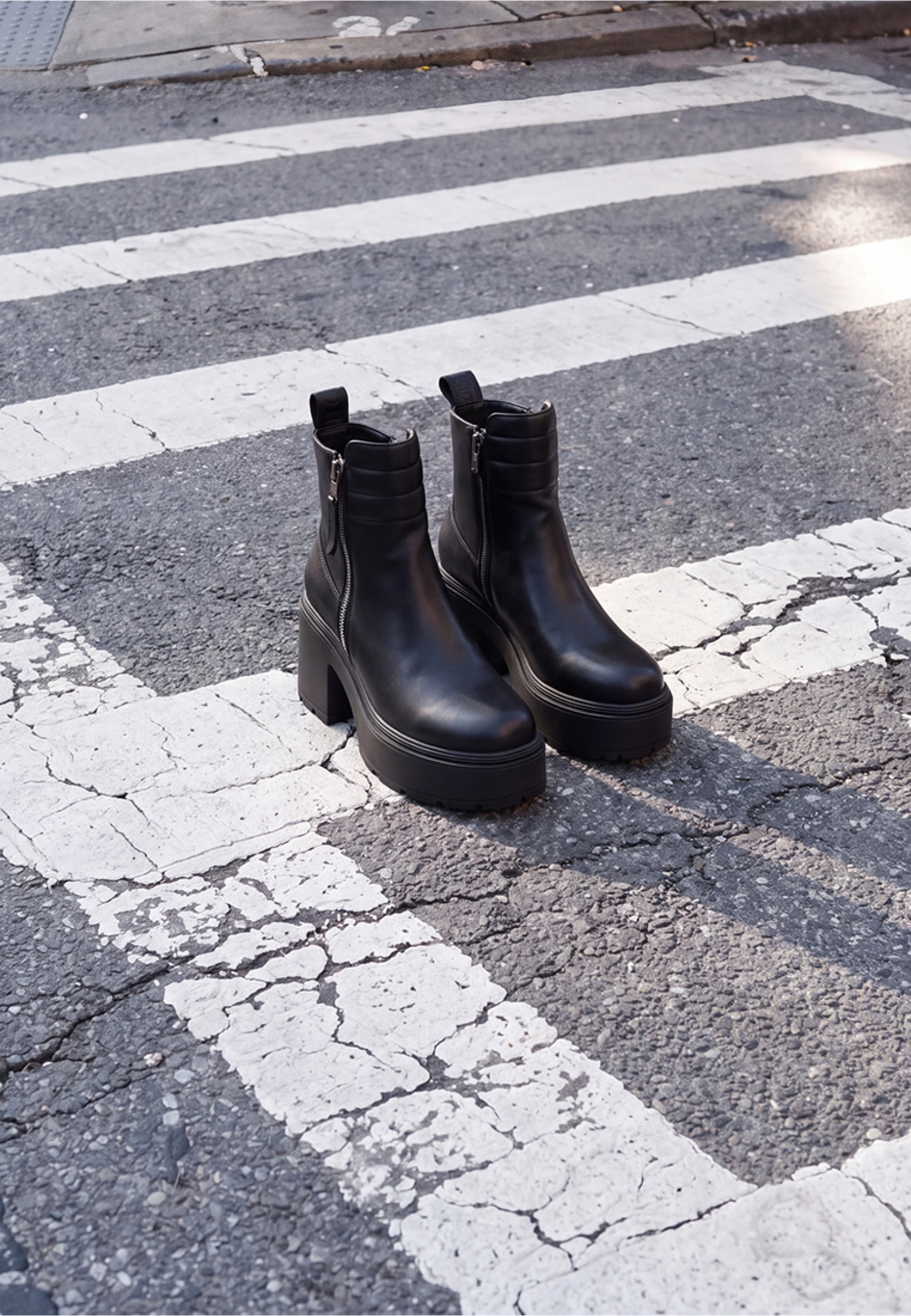 Buffalo Stiefel »Buffalo MILA ZIP BOOT MID«