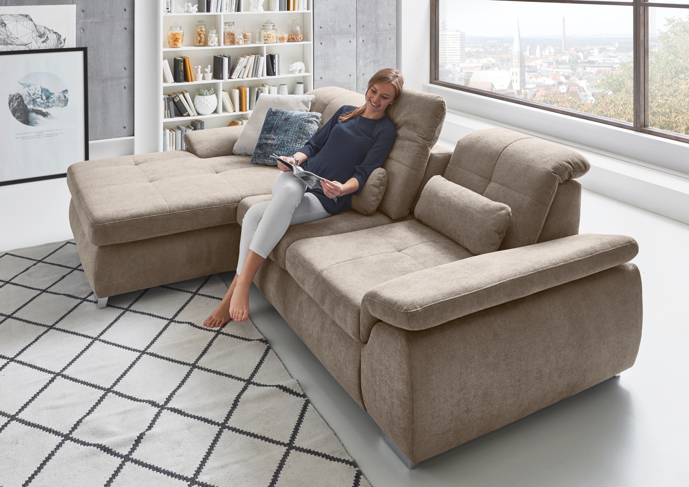 Die PlanBar Ecksofa »MP-IN16037 L-Form mit Kaltschaum-Polsterung«, mit Sitztiefenverstellung & Zierkissen
