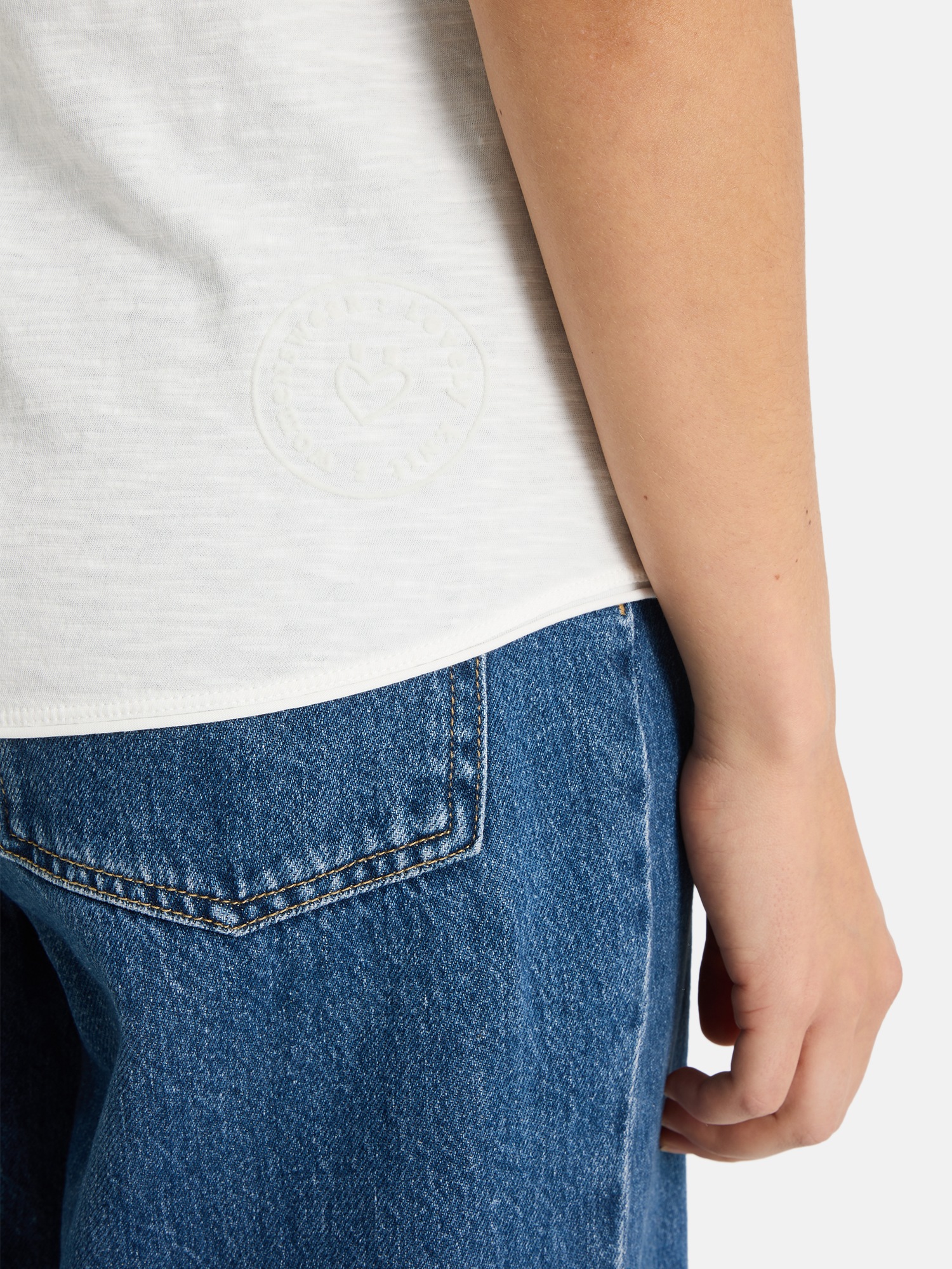 Thumbnail - Lieblingsstück Rundhalsshirt "CandiceEP" mit Statement-Stickerei und im Batik-Look