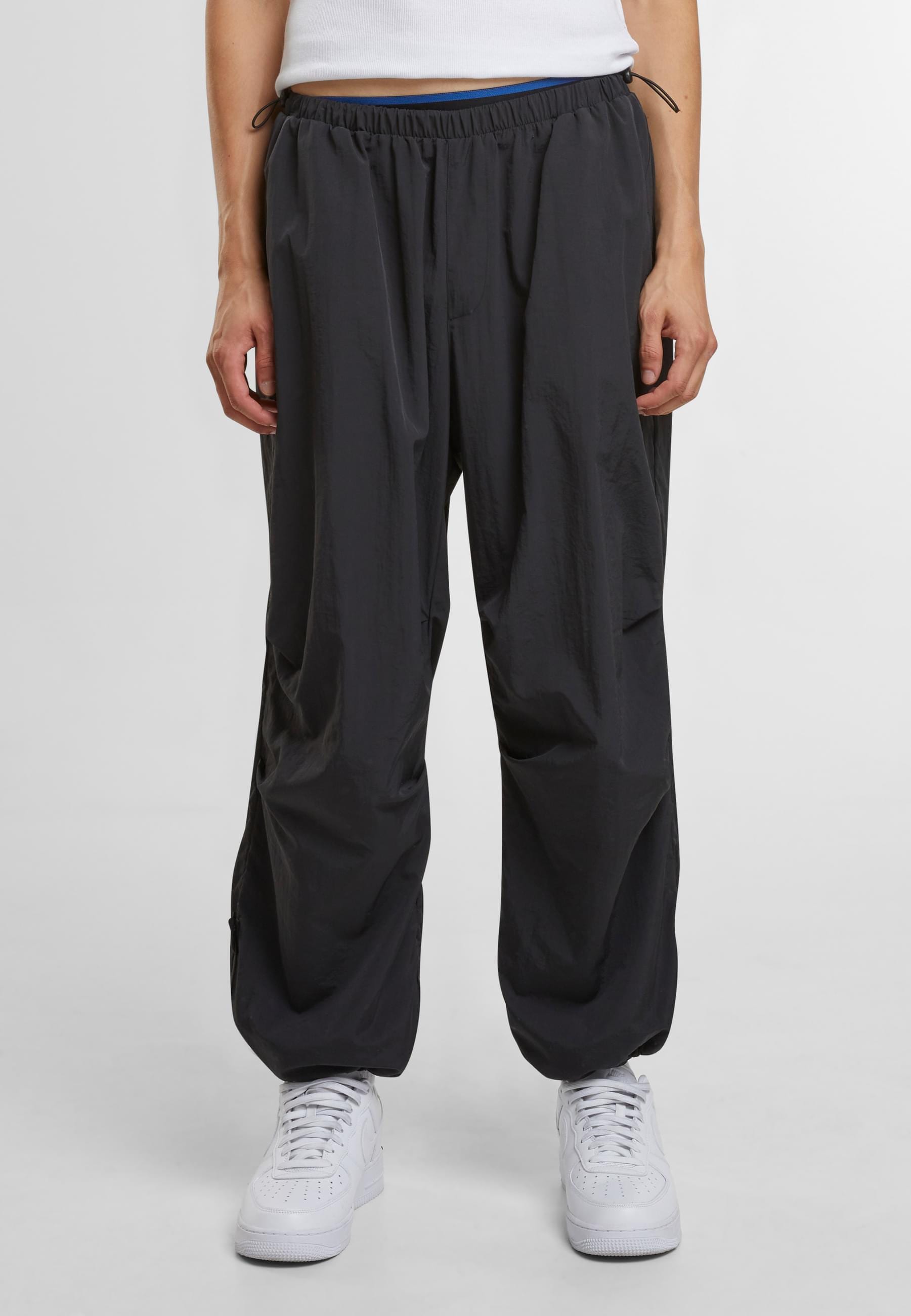 URBAN CLASSICS Stoffhose »Urban Classics Herren Nylon Parachute Pants«, (1 tlg.)