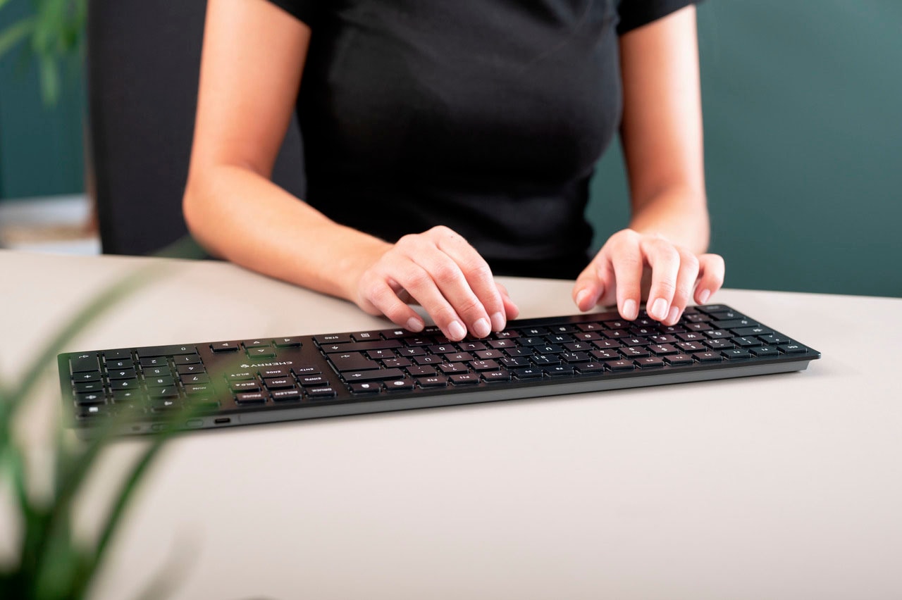 Cherry Tastatur »KW 9100 SLIM«, (Ziffernblock-Fn-Tasten-Windows-Sperrtaste-USB-Anschluss)
