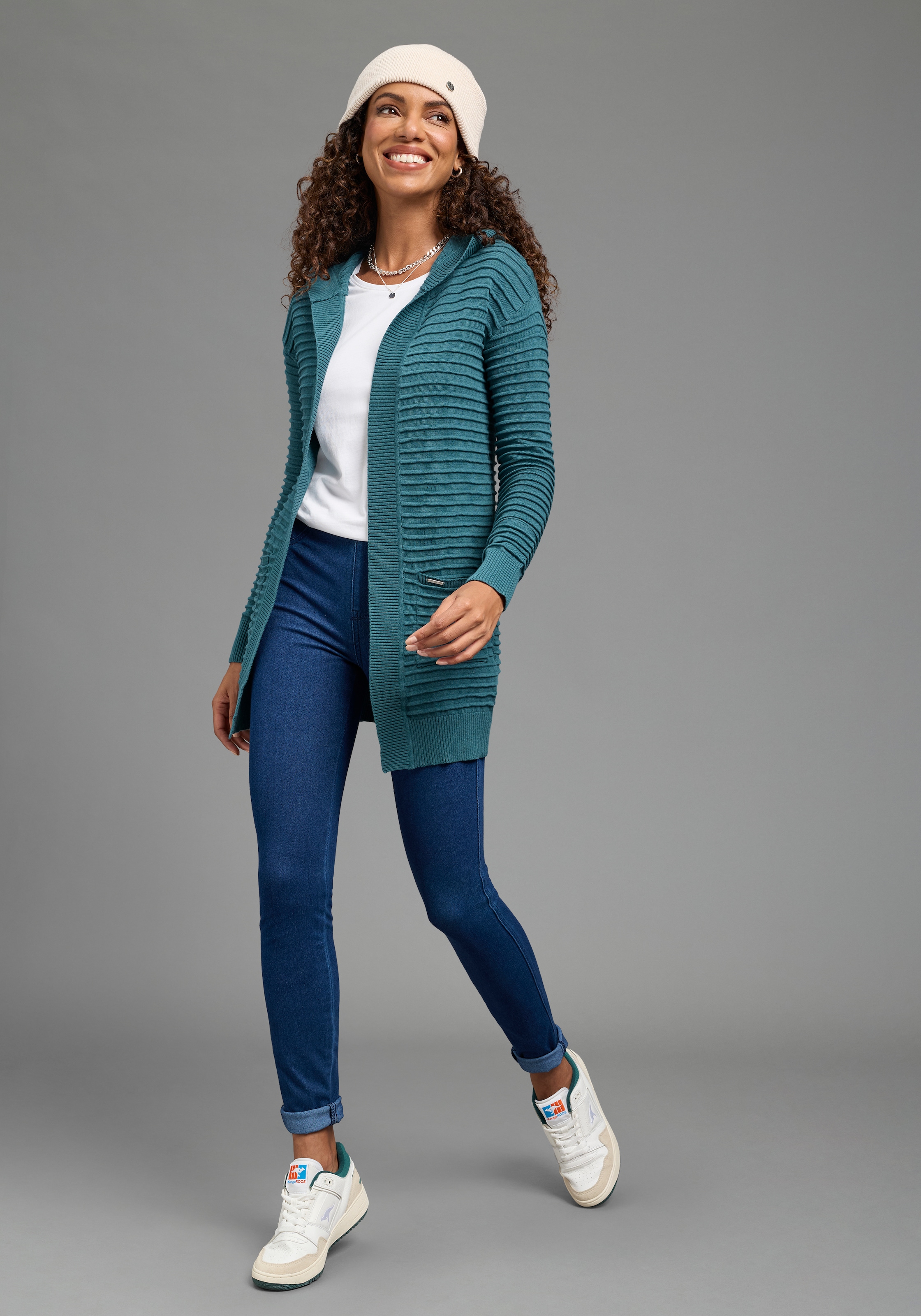 Laura Scott Kapuzenstrickjacke »mit figurumspielender Passform« mit gestreiftem Strukturmuster, aus Baumwolle