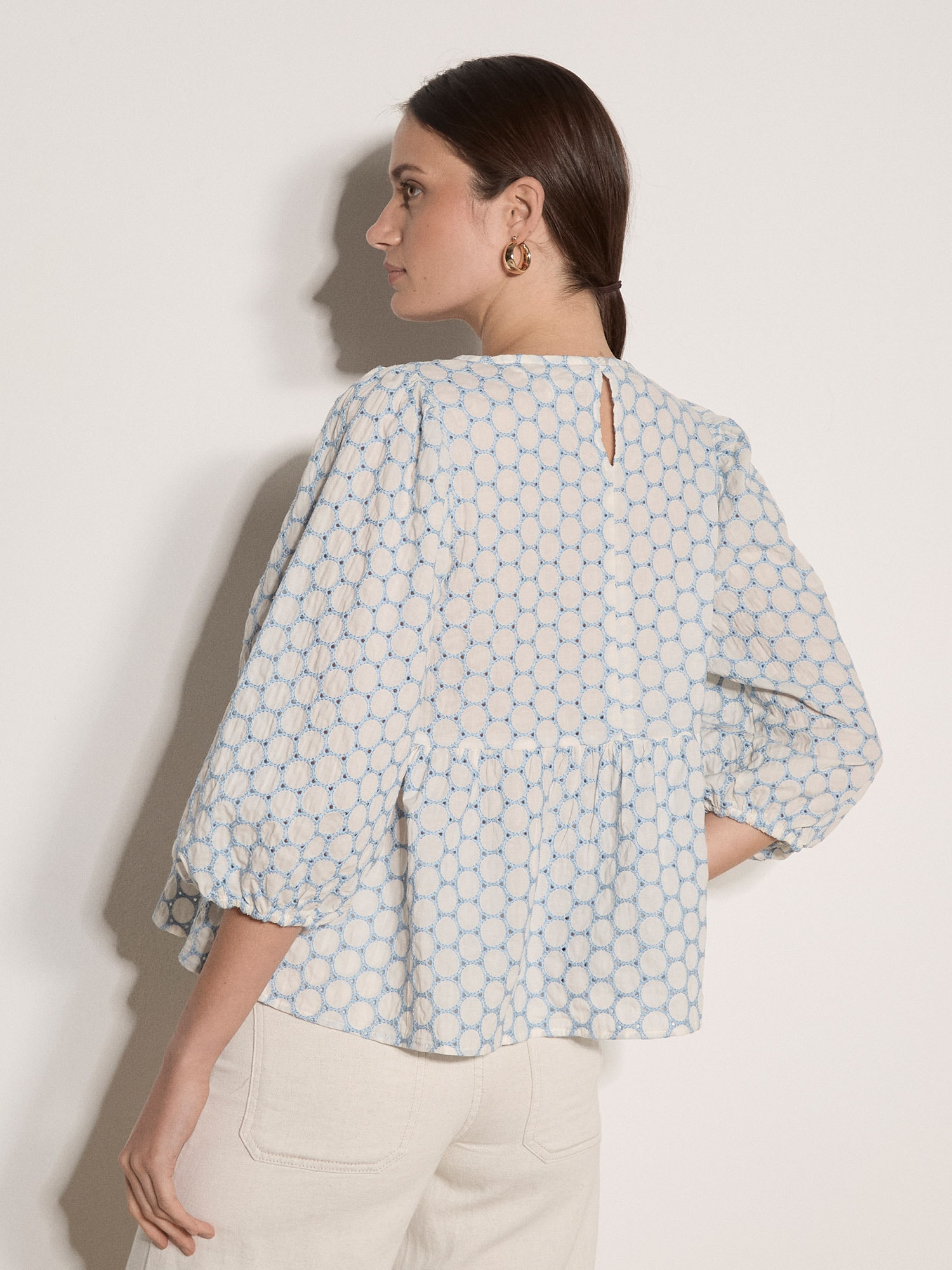 Apricot Druckbluse »Top mit Peplum-Saum und Kreisstickerei« Stickerei