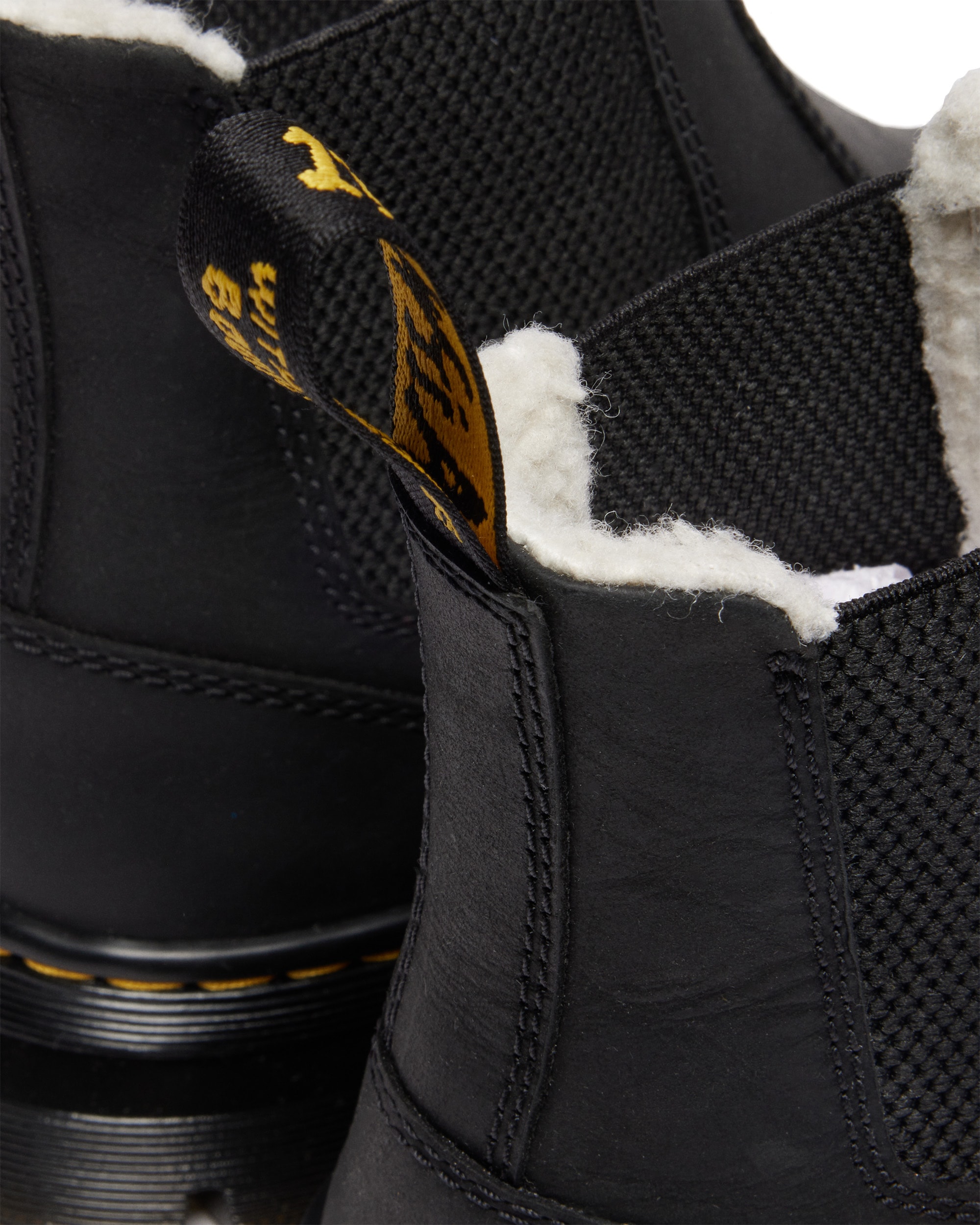 DR. MARTENS Chelseaboots »Embury WL«, Blockabsatz, Stiefelette, Schlupfschuh mit praktischer Anziehlasche