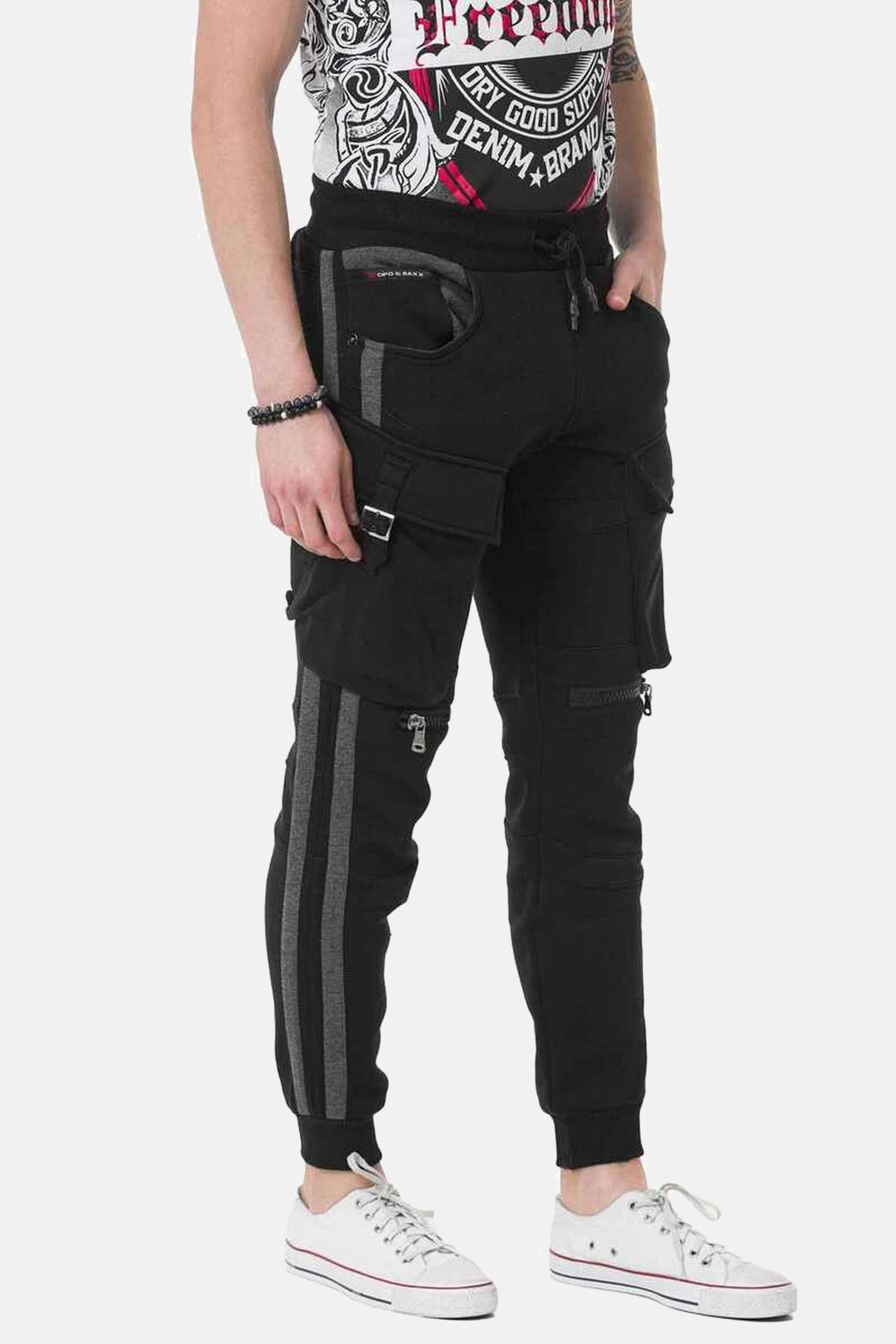 Cipo & Baxx Trainingshose »HOMEWEAR«, im sportlichen Look, CR125A