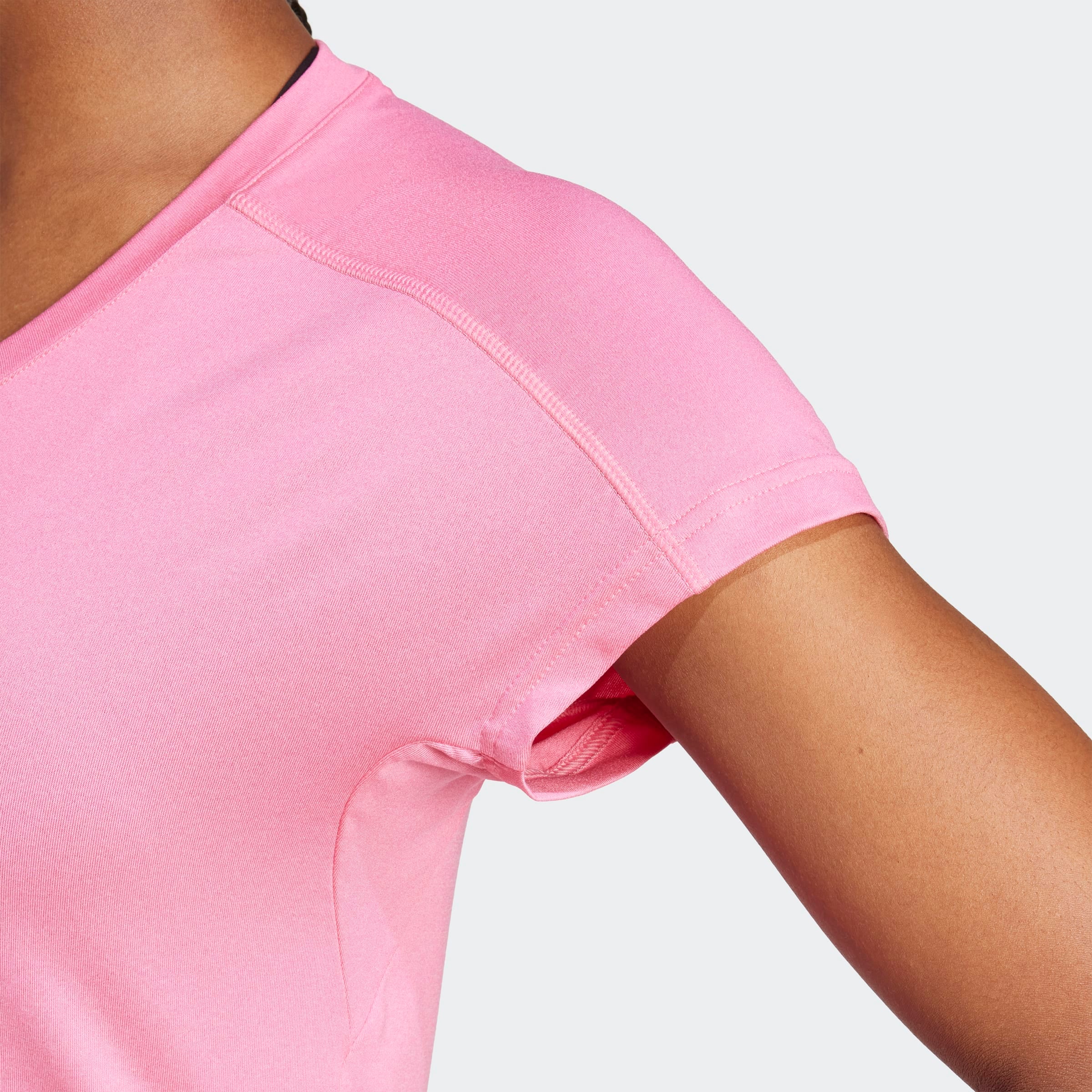adidas Performance T-Shirt »TR-ES MIN T«, Trainingsshirt, feuchtigkeitsabsorbierend mit V Ausschnitt