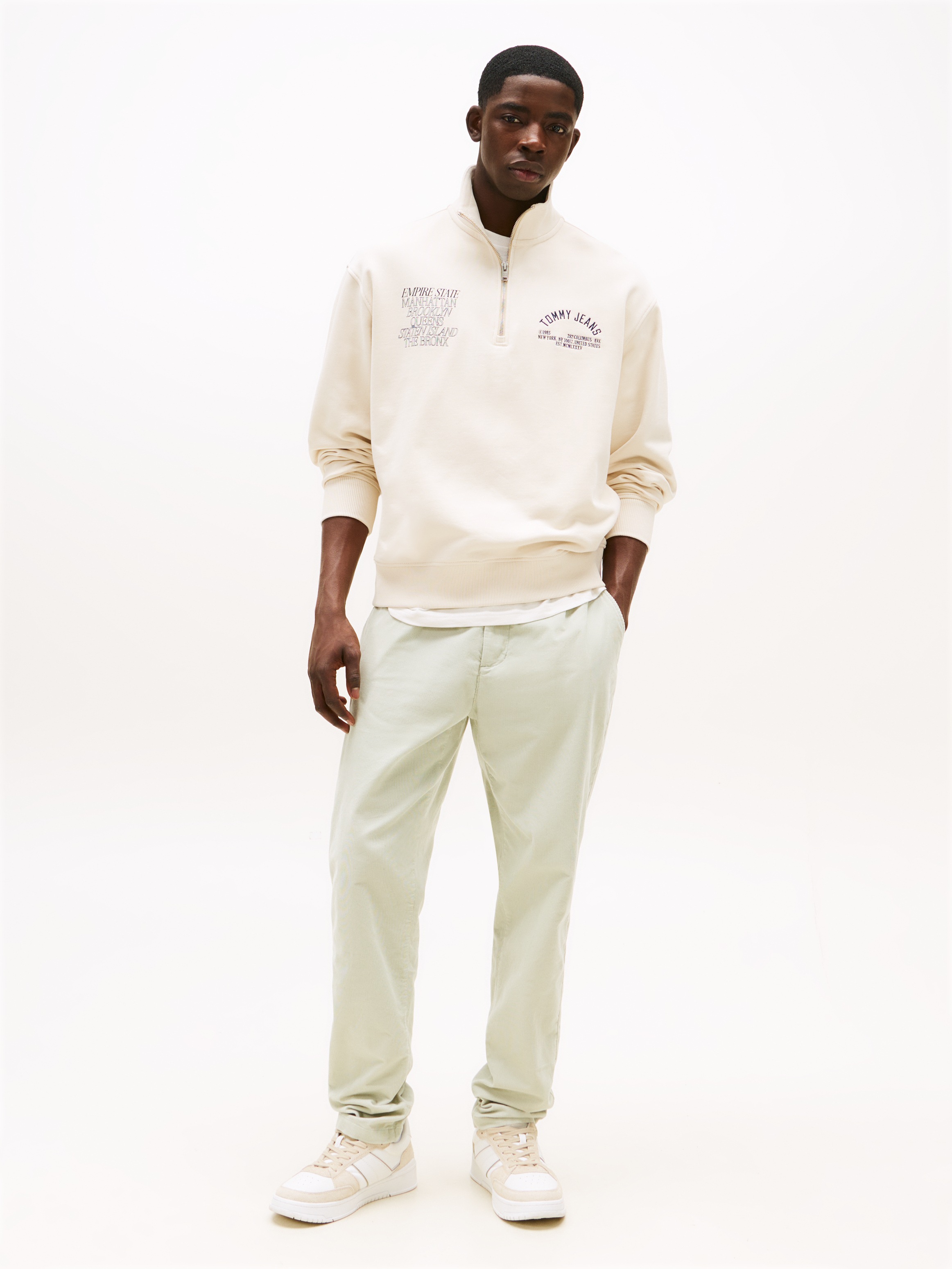 Tommy Jeans Stoffhose »TJM ISAAC LIGHT CORD PANTS«, Mit Gürtelschlaufen