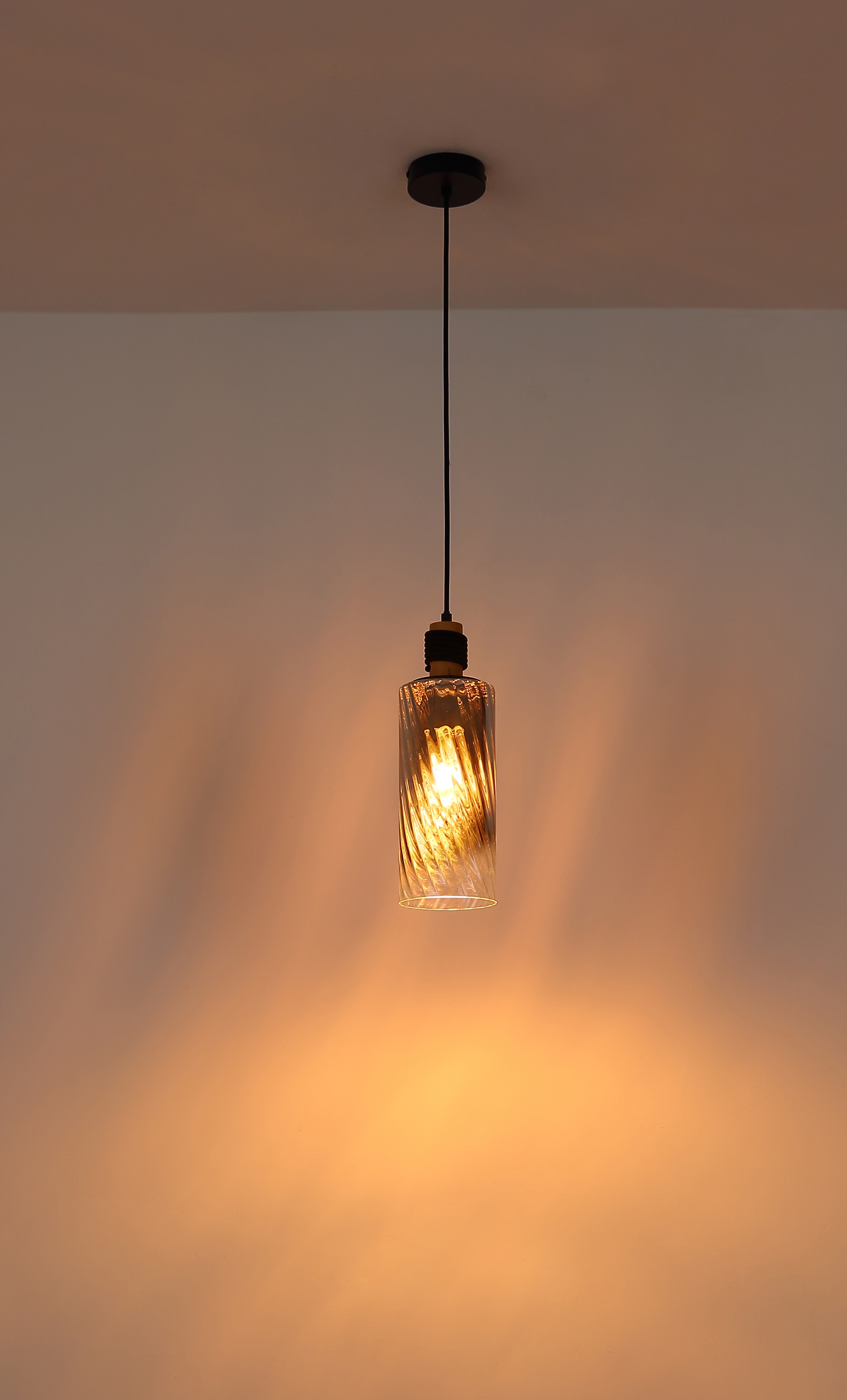 GLOBO LIGHTING Hängeleuchte »OSBORNE« E27 1 Stk. Hängeleuchte Schwarz/Holz, Rauchglas, klar verlaufend, E27