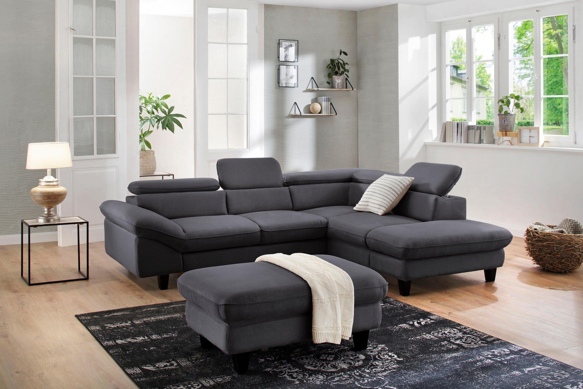 Thumbnail - Home affaire "Pilot"