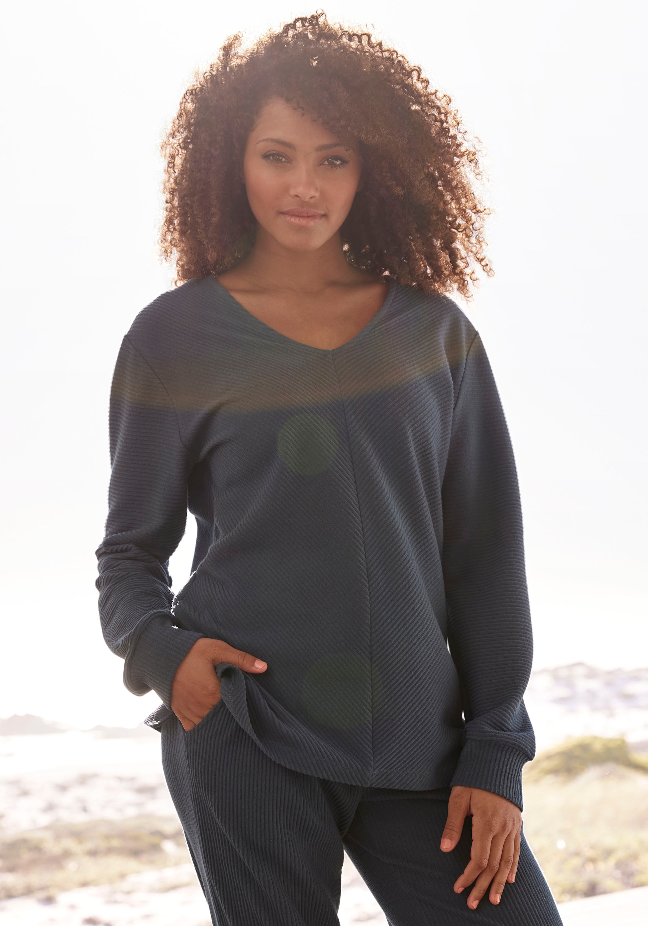 s.Oliver Sweatshirt, Langarmshirt mit V-Ausschnitt und weiche Rippbündchen, Loungewear