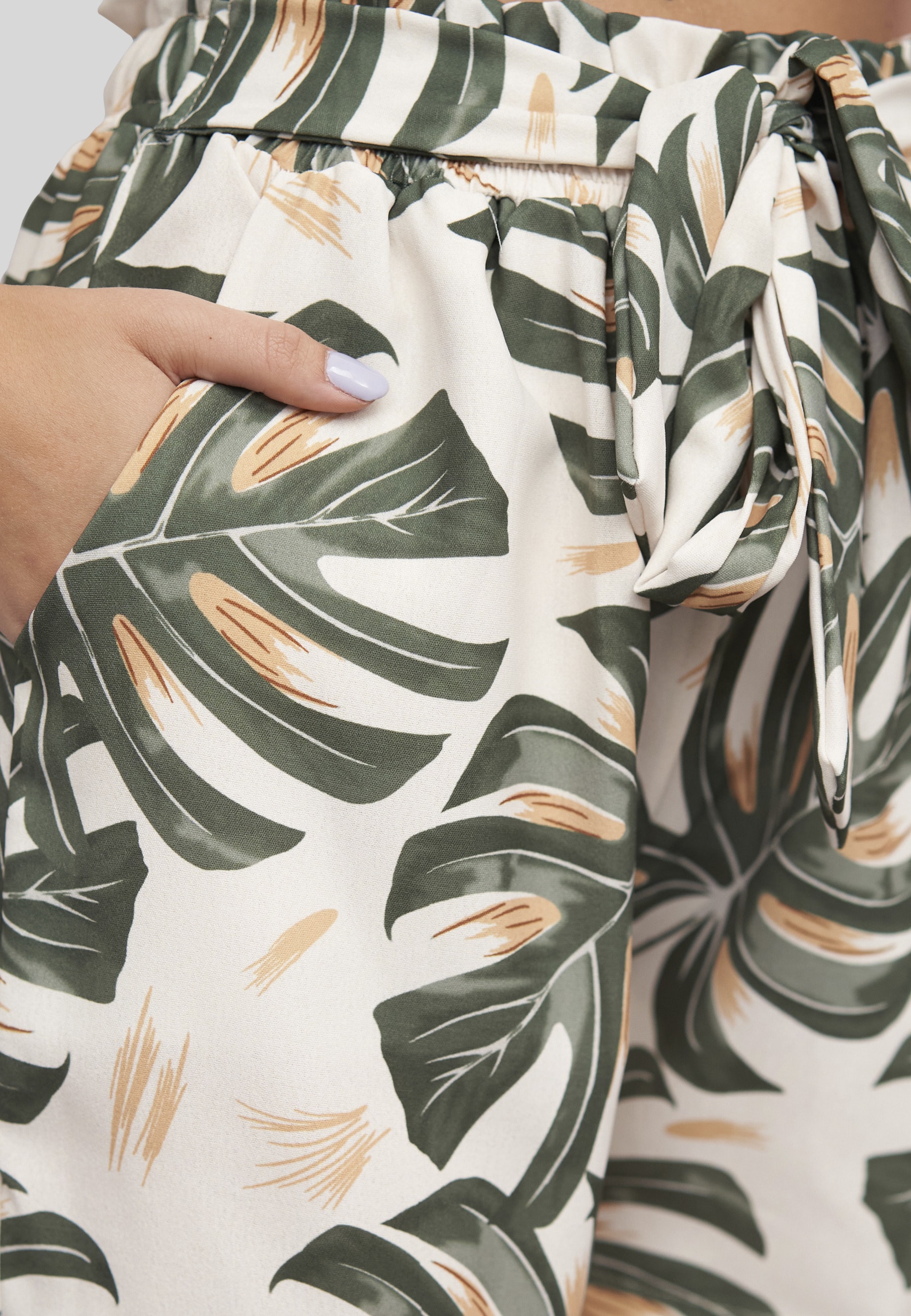 CLOUD 5IVE Shorts »CLOUD 5IVE Paperbag Shorts with tie belt and palm print«