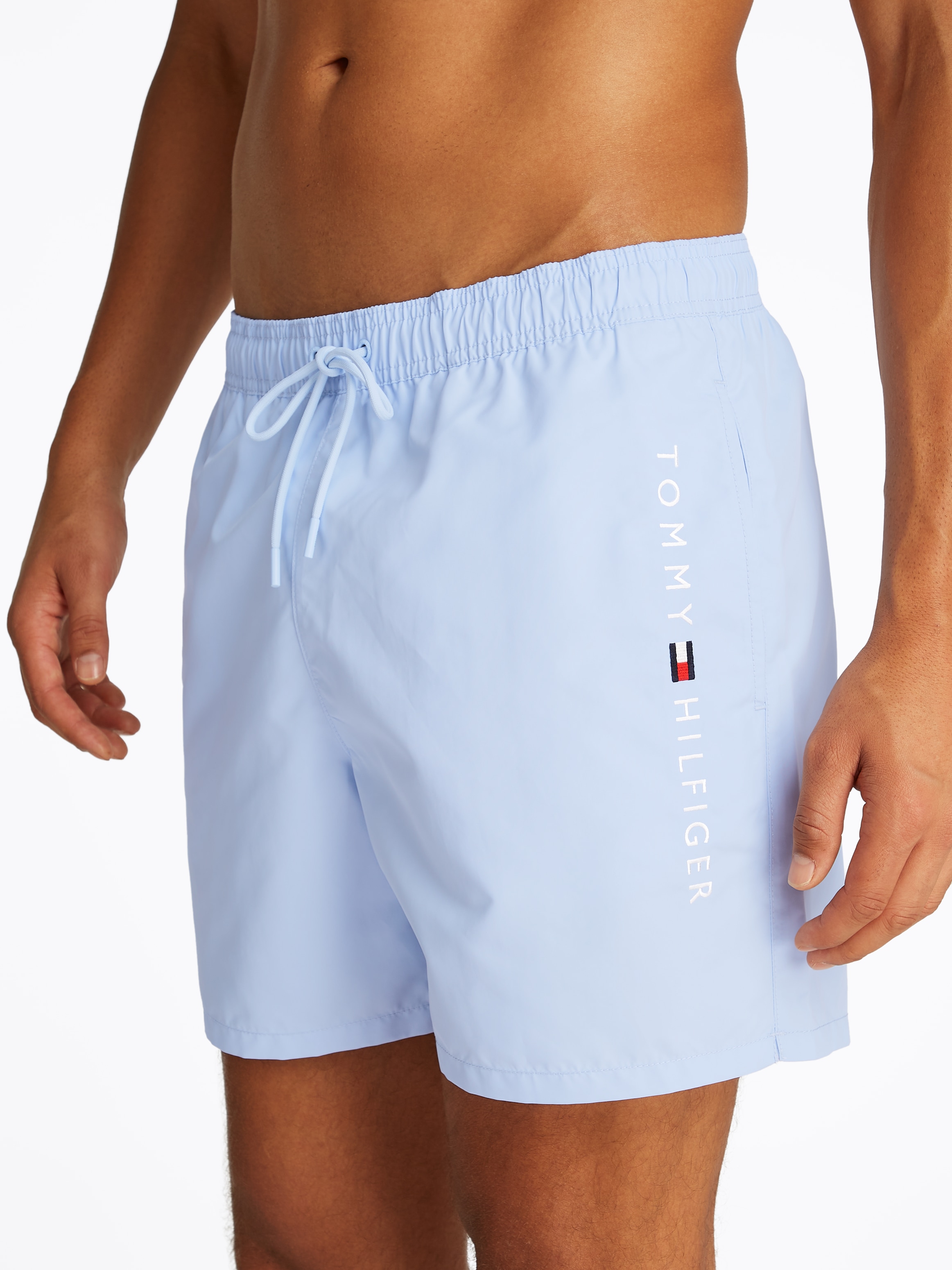 Tommy Hilfiger Swimwear Badeshorts »MEDIUM DRAWSTRING«, mit Logostickerei an der Hüfte