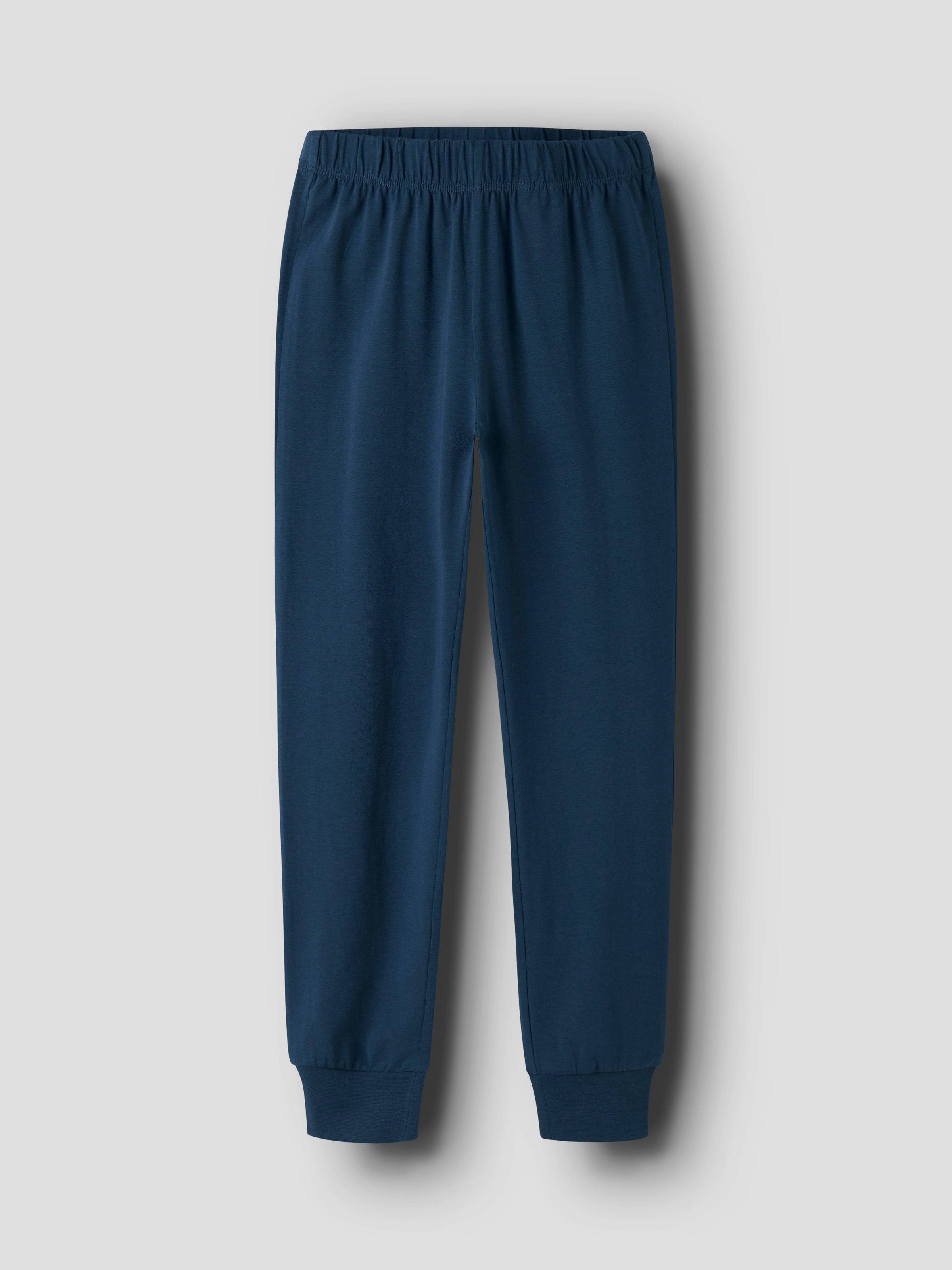 Pyjama NAME IT "NKMNIGHTSET TITAN SKATER NOOS", Jungen, Gr. 158/164, grau (titan), Jersey, Obermaterial: 95% Baumwolle, 5% Elasthan, bedruckt, regular fit normal, Rundhals, Homewear-Sets Pyjama 4