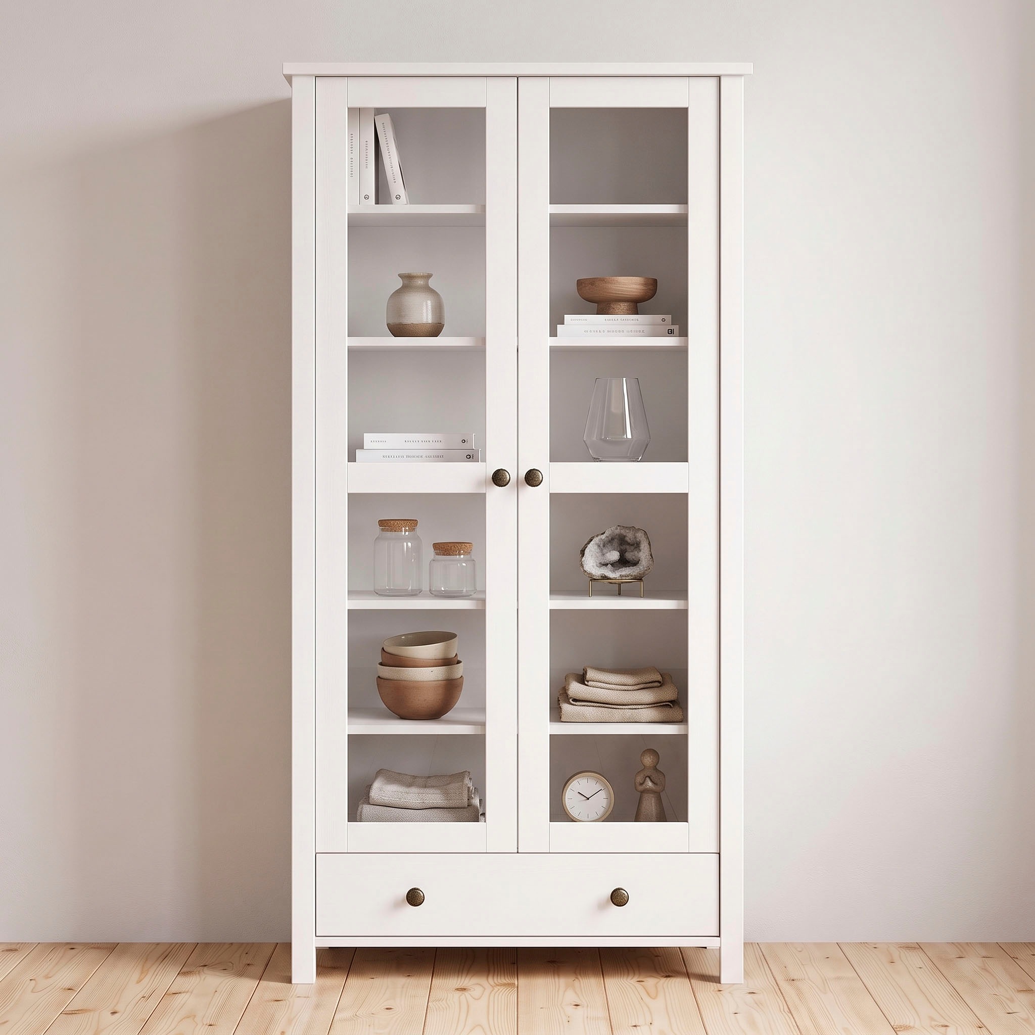 OTTO home Vitrine »Mikkeli Glasvitrine mit 1 Schubkasten, Knopfgriffen aus Metall« aus massiver FSC®-zertifizierter Kiefer, moderner Landhausstil
