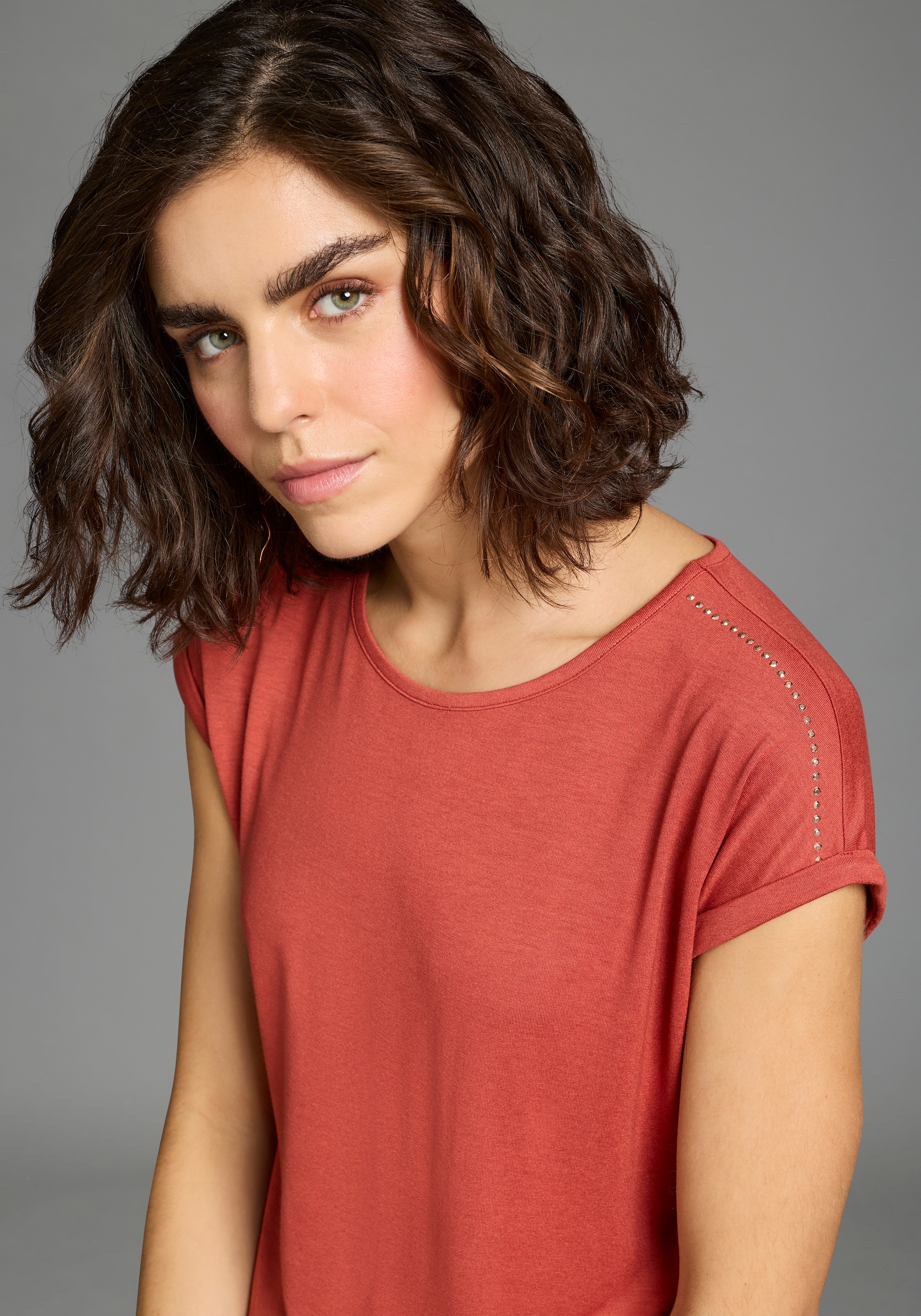 Laura Scott T-Shirt mit dezenten Glitzerdetails an der Schulter, lockere Pa günstig online kaufen