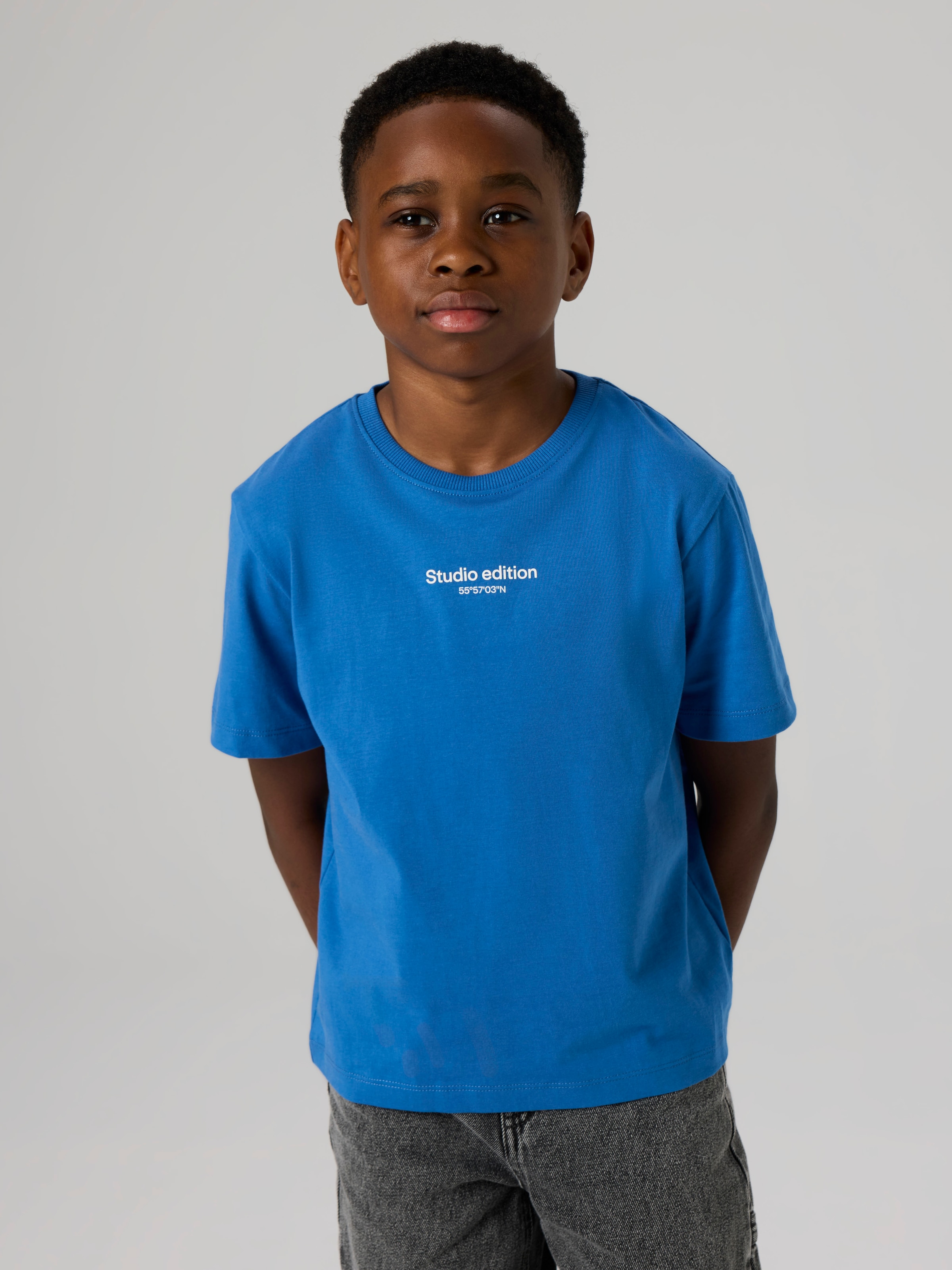 Name It T-Shirt "NKMBRODY SS NREG TOP NOOS" mit dezentem 3D-Frontmotiv