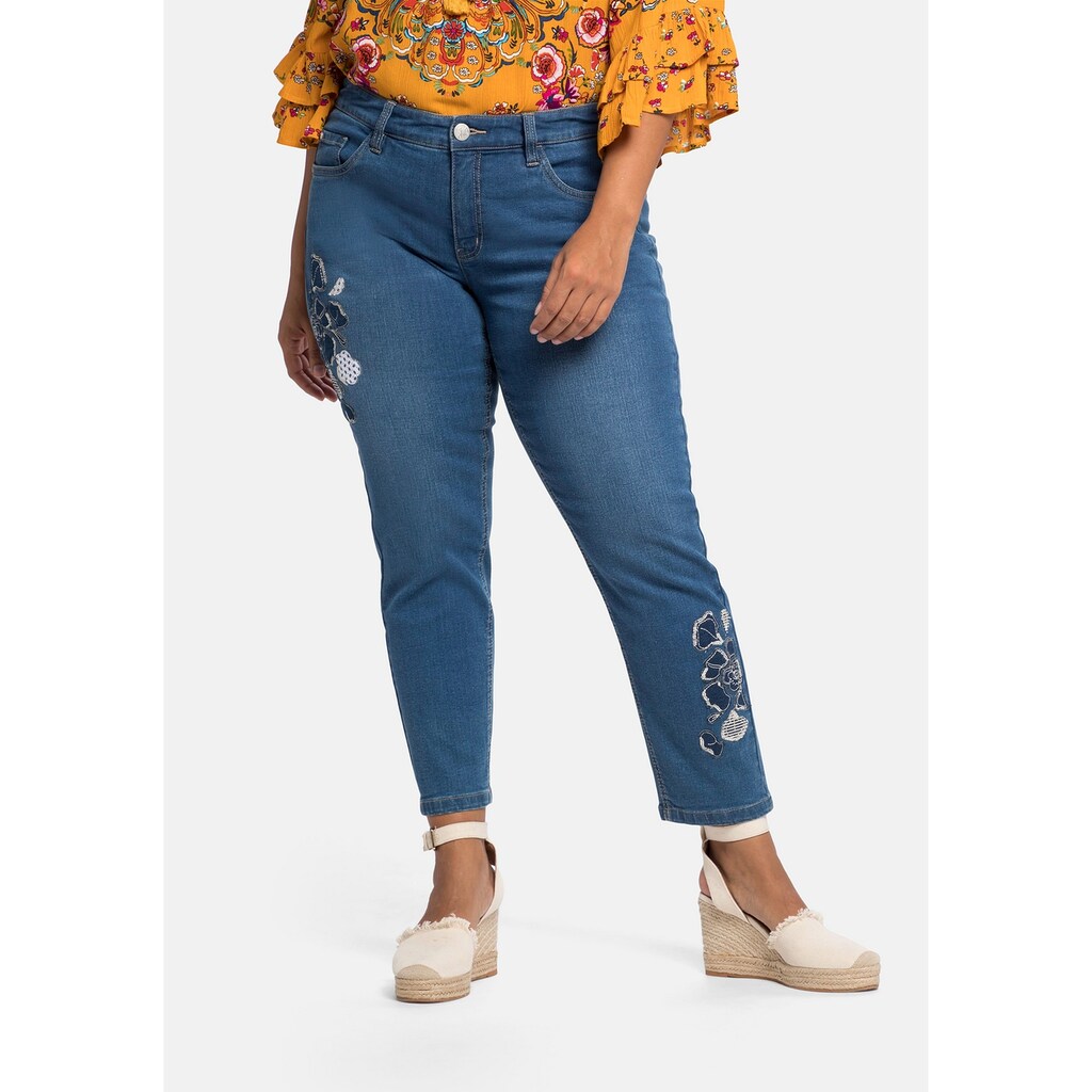 sheego by Joe Browns Stretch-Jeans »Jeans«, «Die Schmale» in 7/8-Länge mit Blütenapplikationen