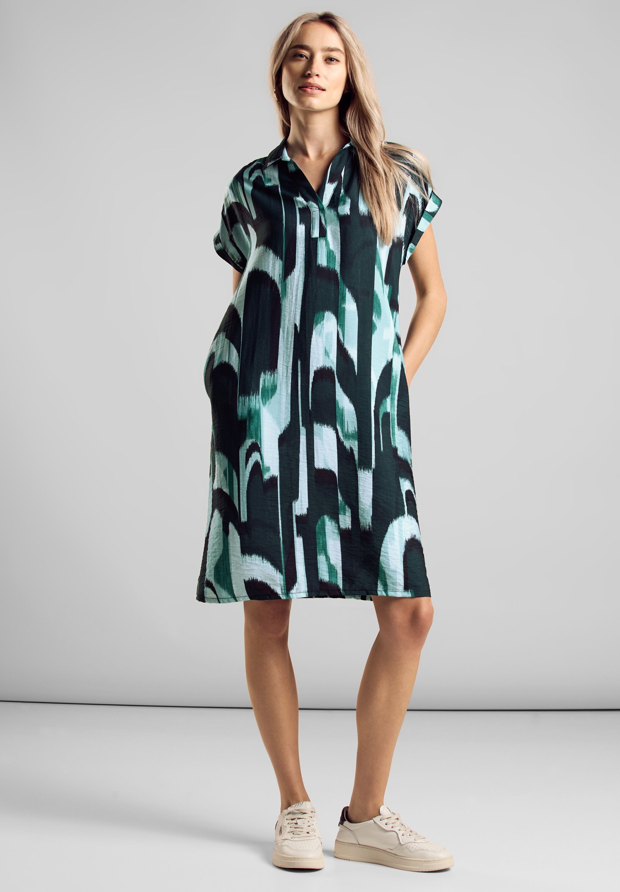 STREET ONE Blusenkleid, mit grafischem Muster