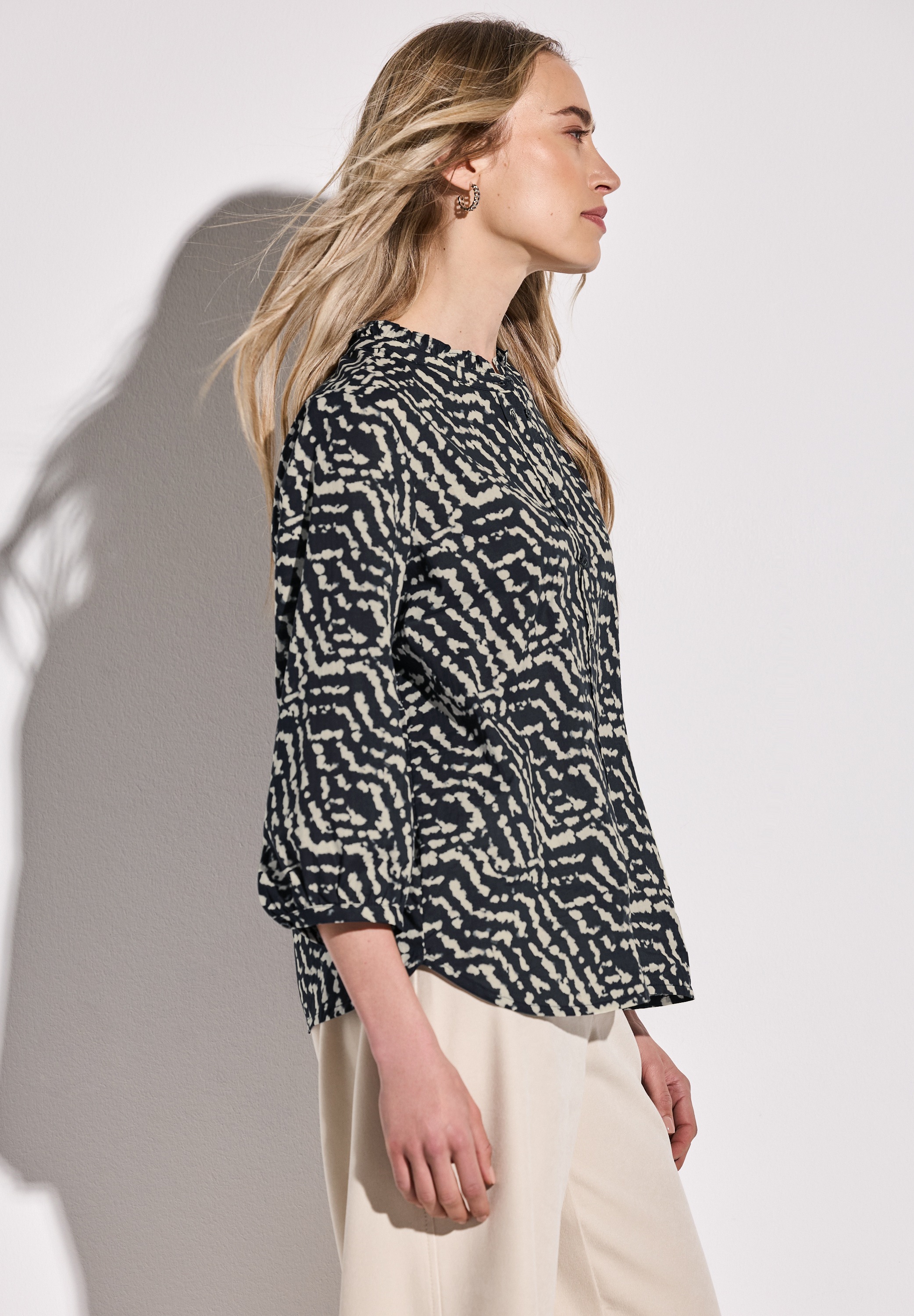 STREET ONE Rüschenbluse, 3/4 Arm, mit Rüschen und grafischem Print günstig online kaufen