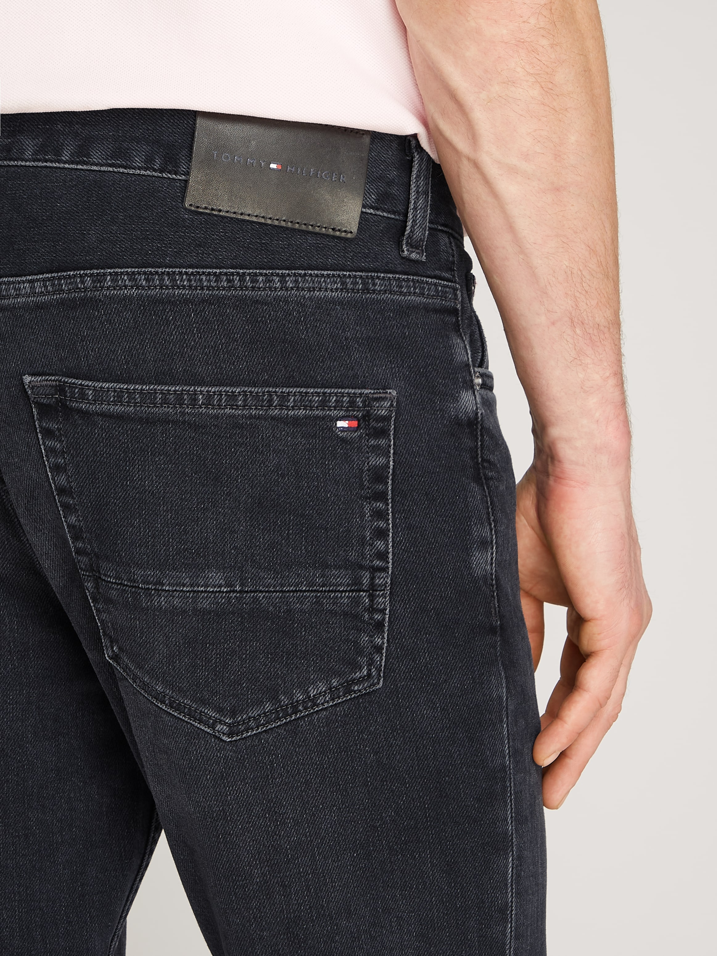 Tommy Hilfiger Straight-Jeans »STRAIGHT DENTON STR CLARK BLACK«, in schwarzer Waschung
