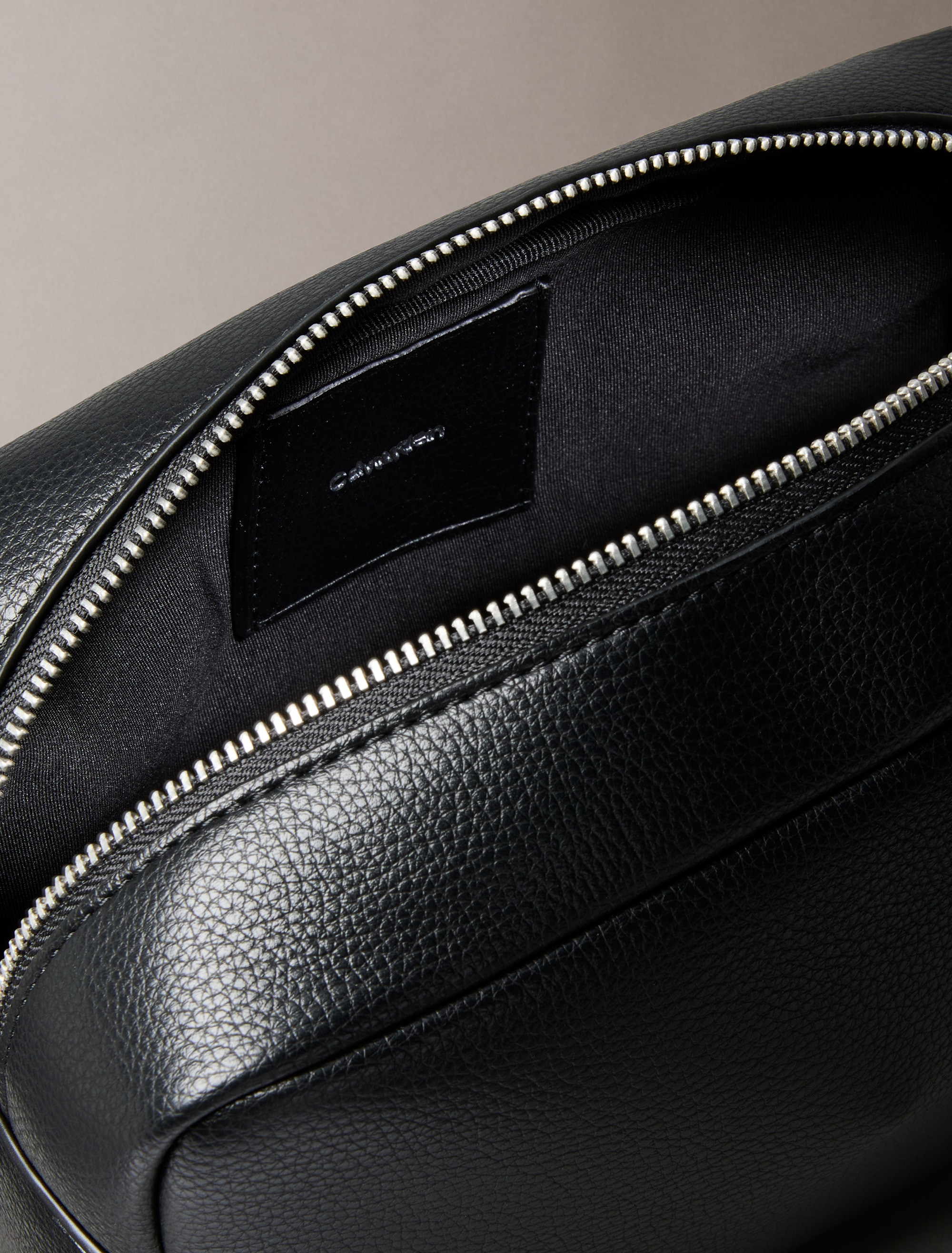 Calvin Klein Kulturbeutel »CARGO DOPP KIT« Unisex Minibag mit CK-Schriftzug auf der Trageschlaufe