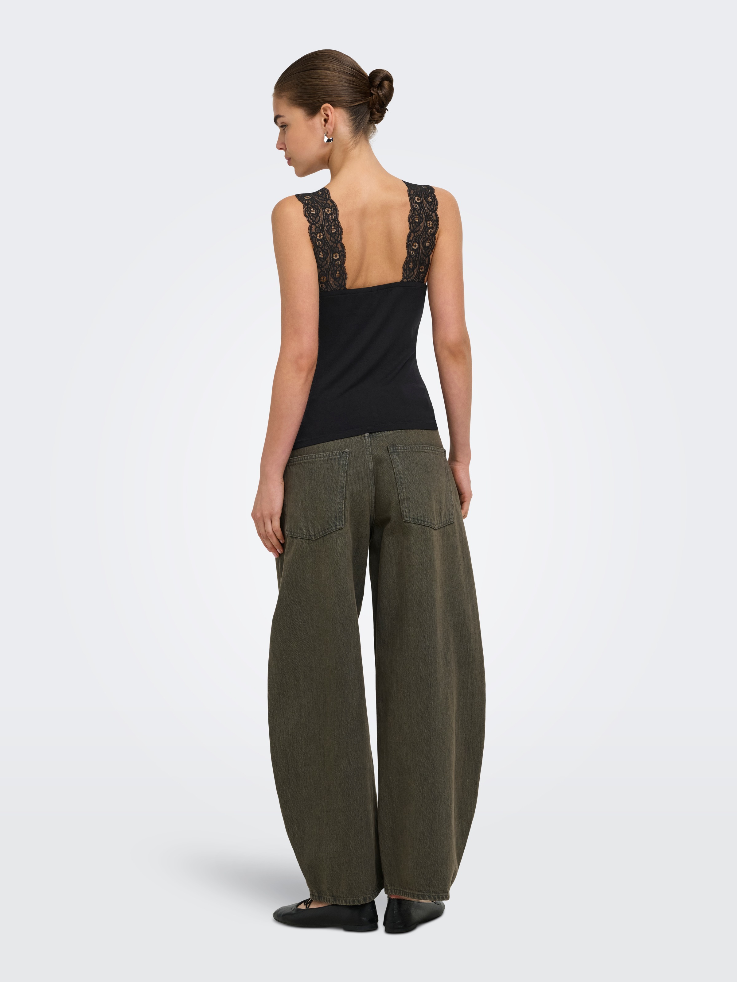 ONLY Spitzentop »ONLLUNI TANK TOP WITH LACE DETAIL CS JRS« Viskosemischung, regular fit