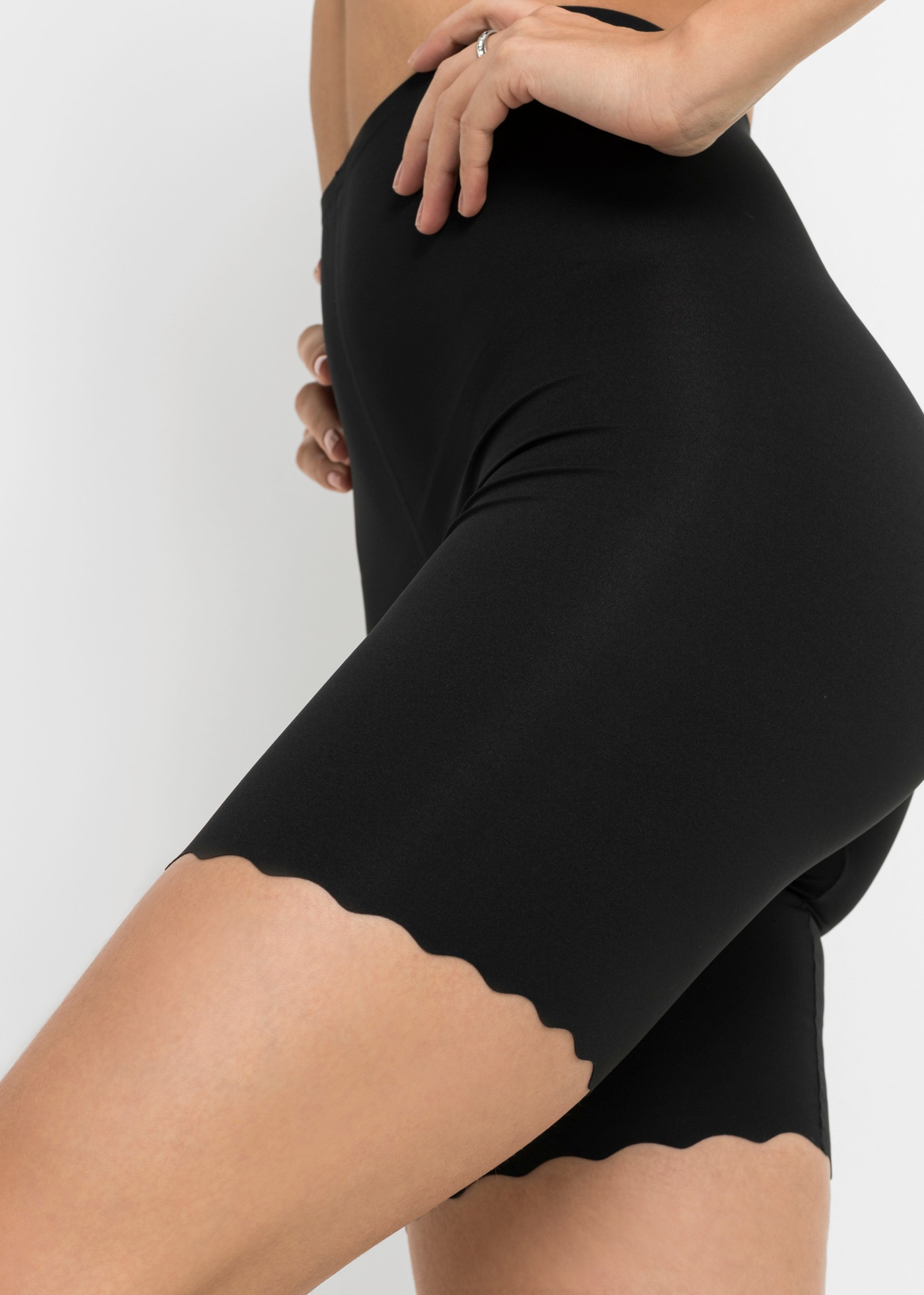 bonprix Lange Unterhose in Radler-Länge, mit Shaping Effekt, gewellter Lasercut Saum