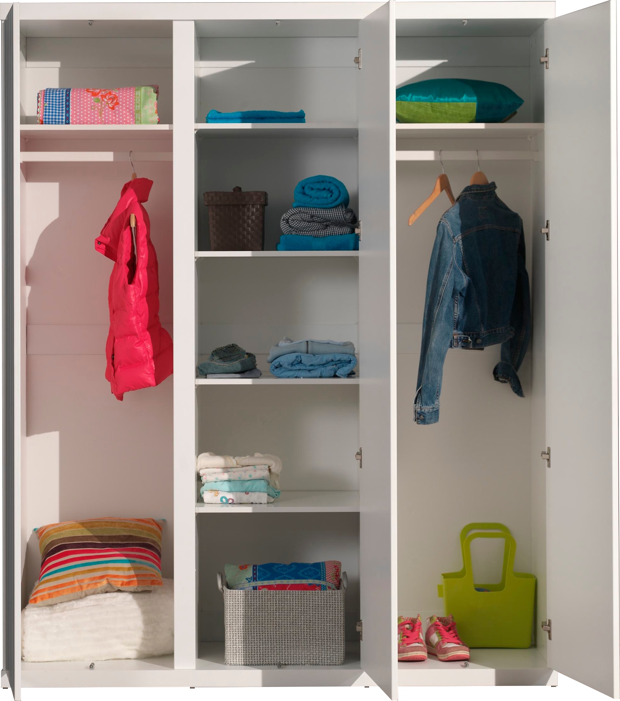 Vipack Kleiderschrank, (Made in Europe), Geräumiger 3-trg. Kleiderschrank in gradlinigem Design, Ausf. Weiß