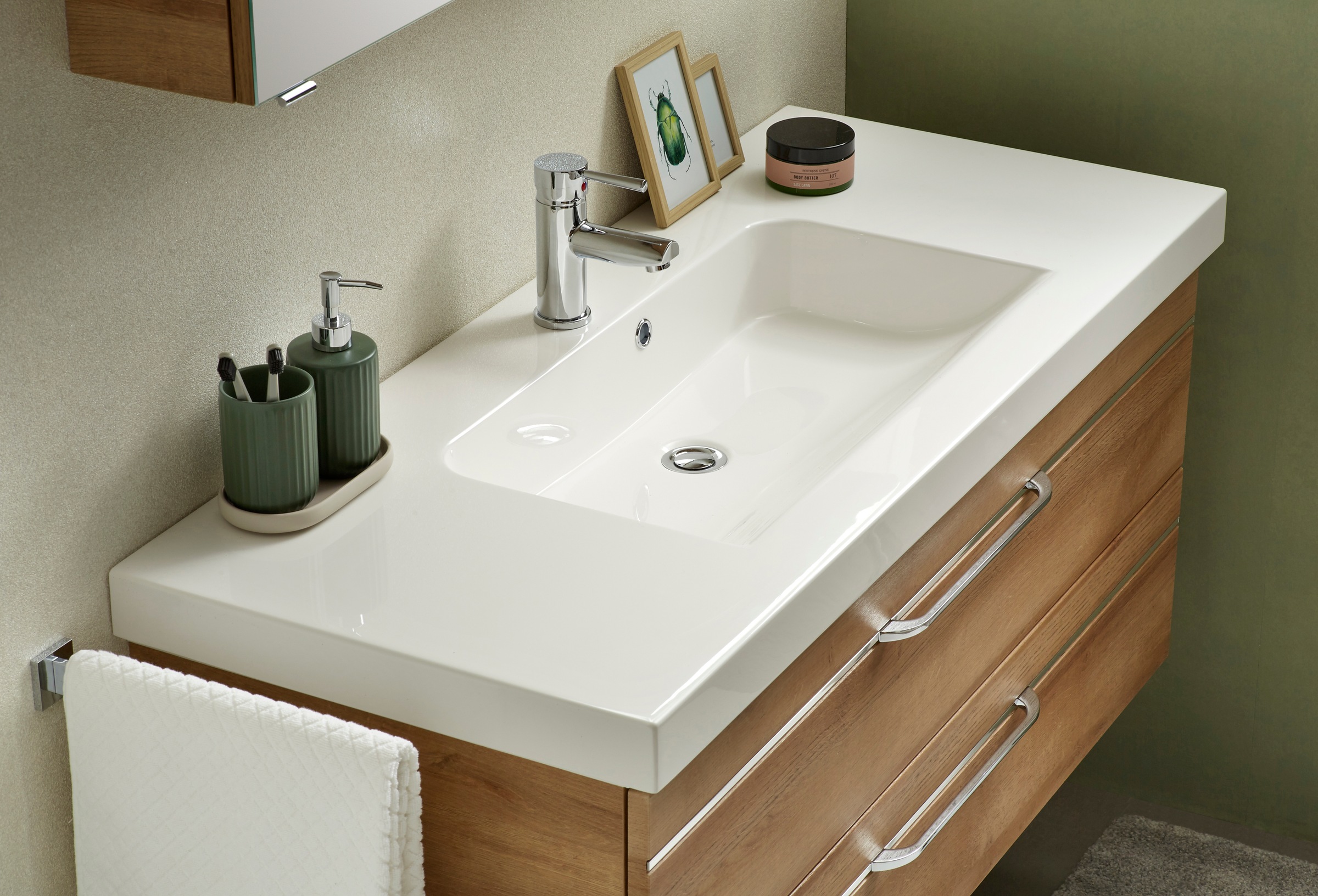 Saphir Badmöbel-Set »Balto Sprint 2-teilig, Mineralmarmor-Waschtisch mit LED-Spiegelschrank«, (2 St.), Badezimmer Set inkl. Türdämpfer, 3 Türen, 2 Schubladen