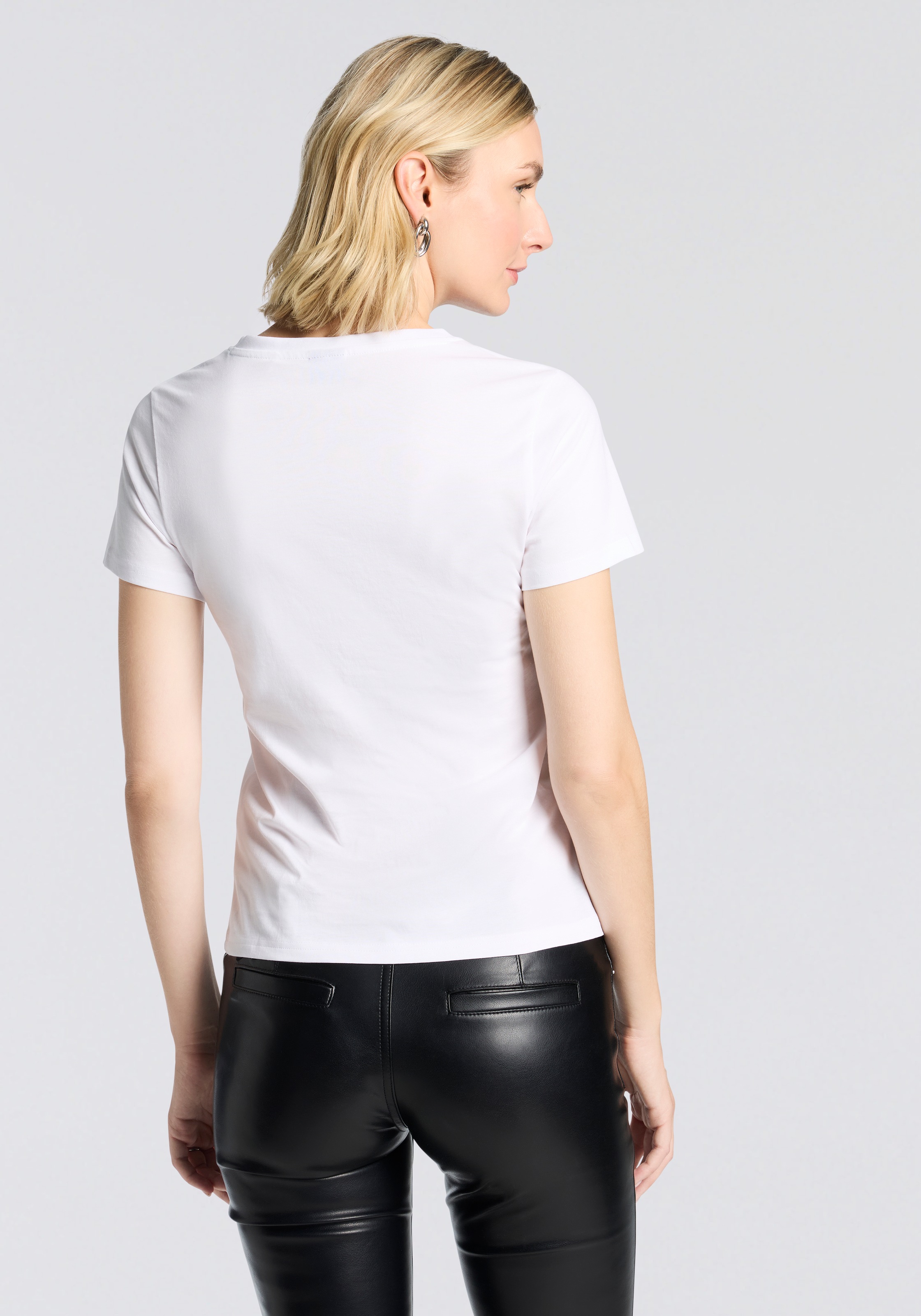 HUGO Blue T-Shirt "Classic V" mit Logo, V-Ausschnitt günstig online kaufen