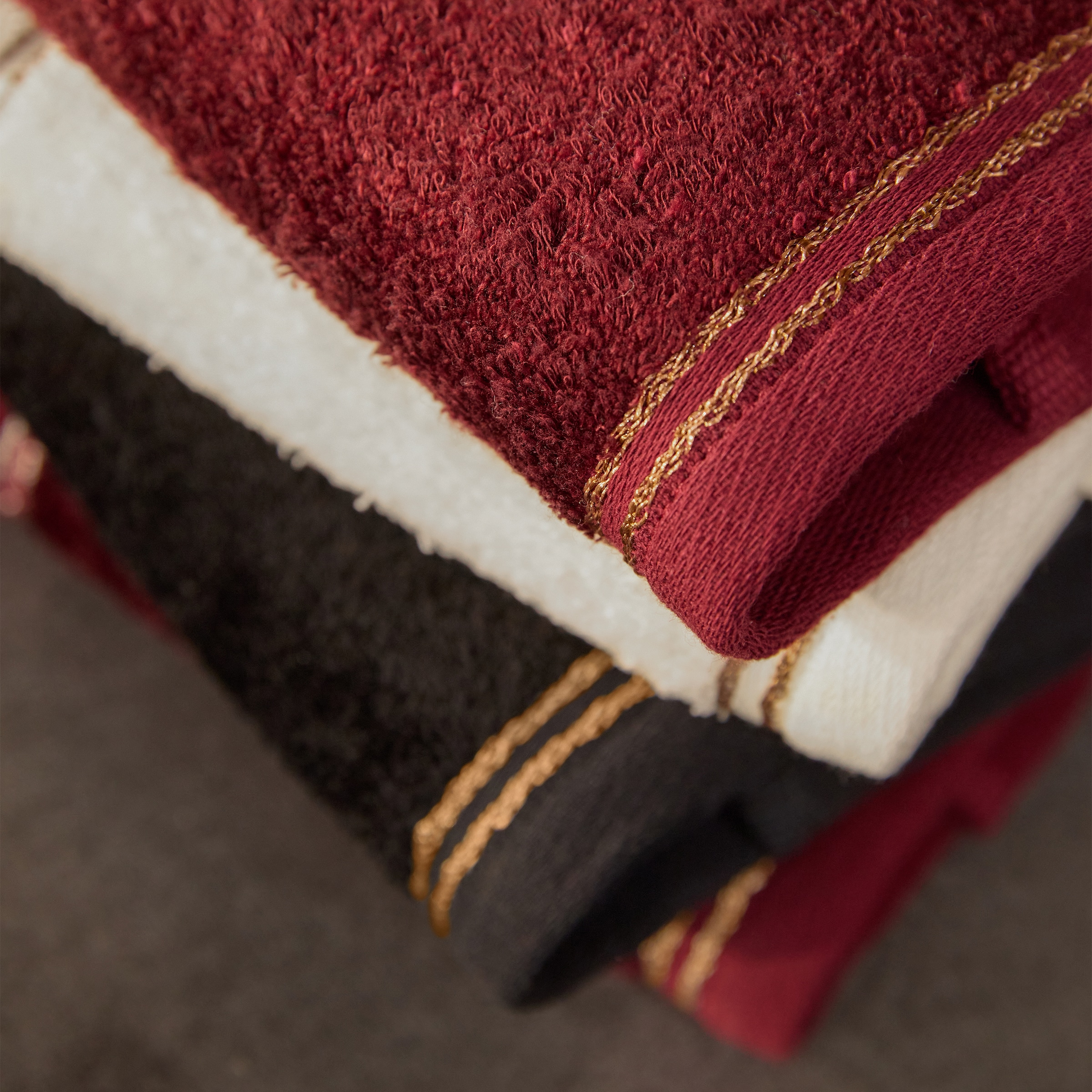 Möve Handtuch »Vibrant Opulence Uni« aus Baumwolle und Lyocell gefertigt