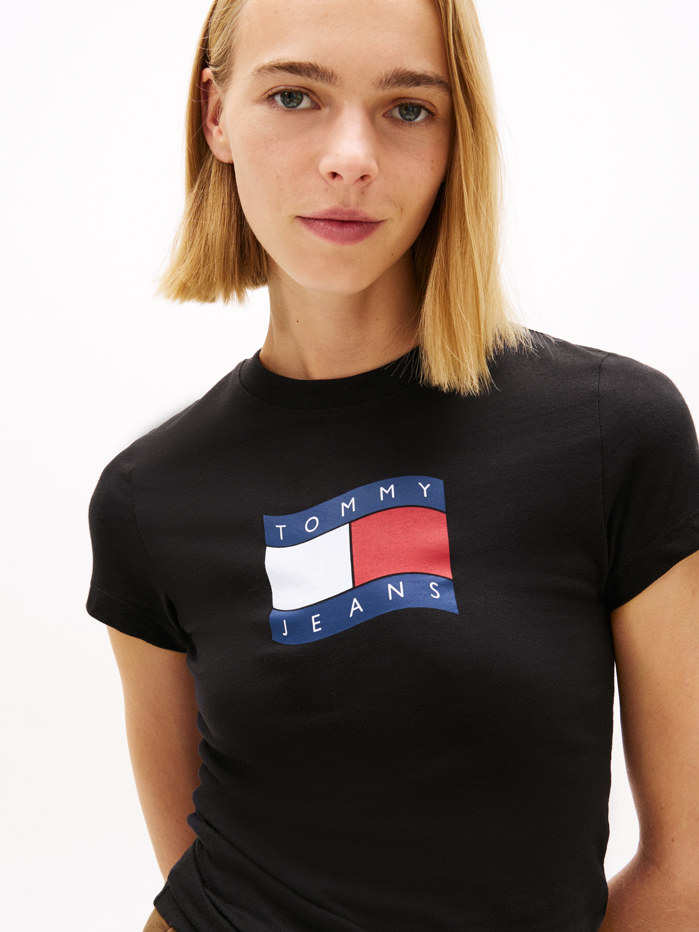 Tommy Jeans T-Shirt "TJW SLIM WAVY FLAG TEE EXT" mit Rundhalsausschnitt günstig online kaufen