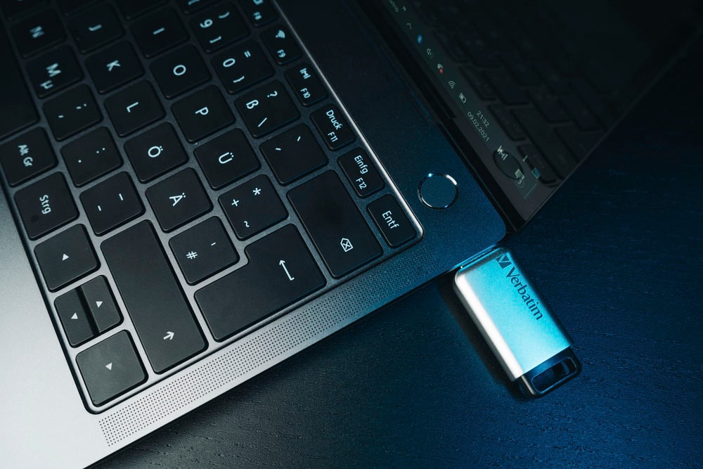 Verbatim USB-Stick »Secure Pro 32GB«, (USB 3.2 Lesegeschwindigkeit 35 MB/s)