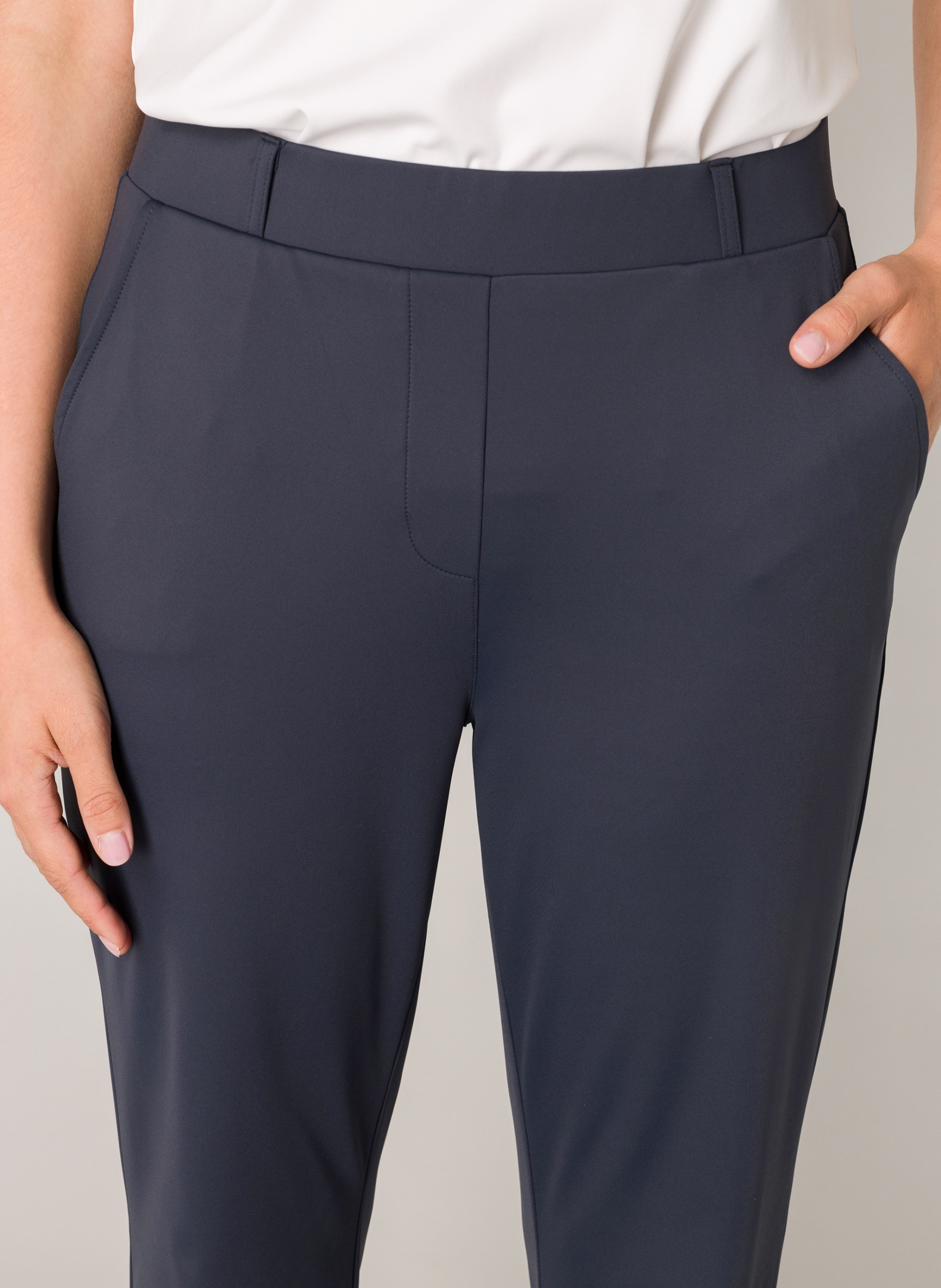 Base Level Stoffhose »Tori«, mit ausgestelltem Bein und Stretch