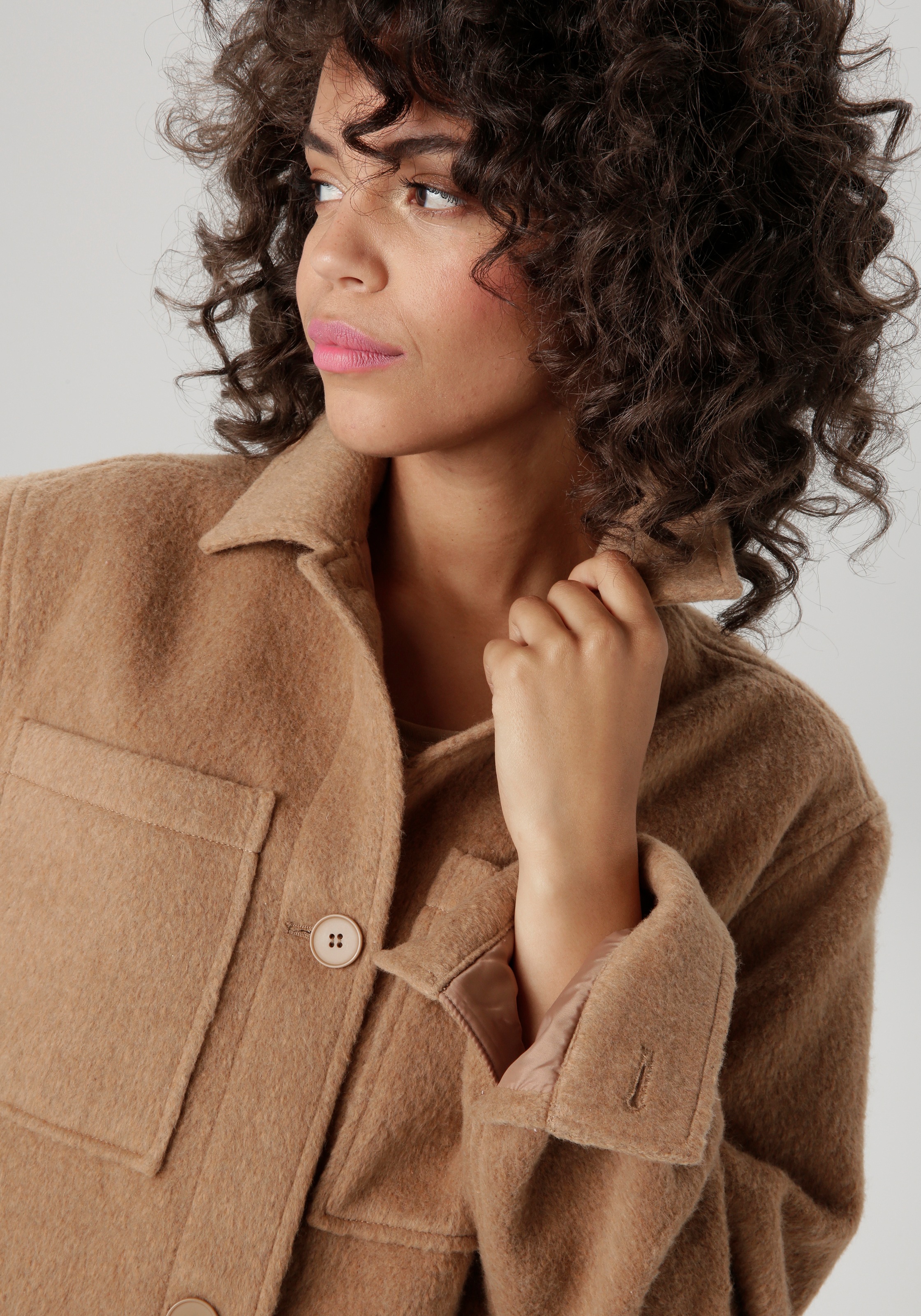 Thumbnail - Aniston CASUAL Fleecejacke mit tonigen Knöpfen zu schließen