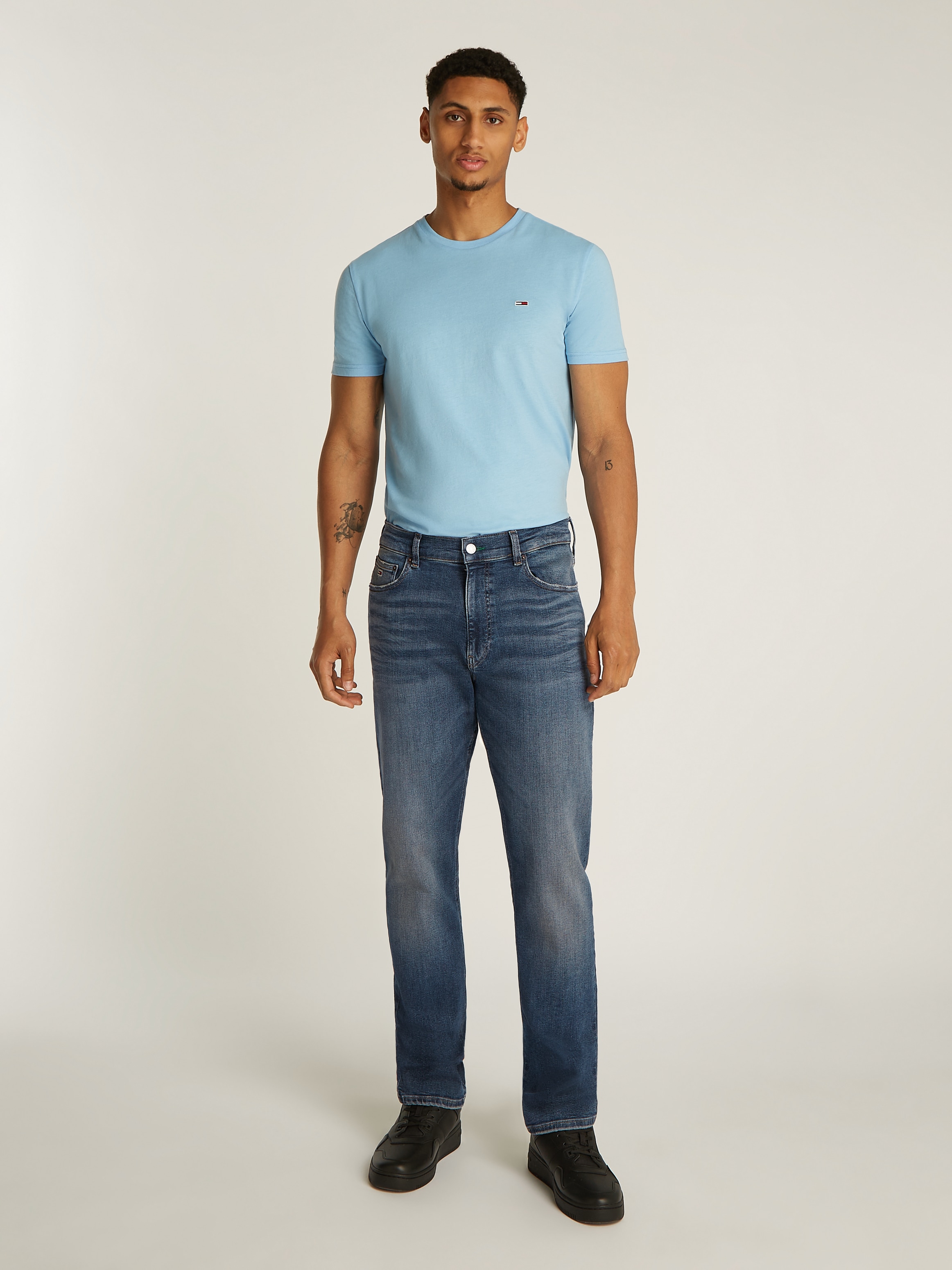 Tommy Jeans Regular-fit-Jeans »RYAN RGLR STRGHT«, mit Logoprägung