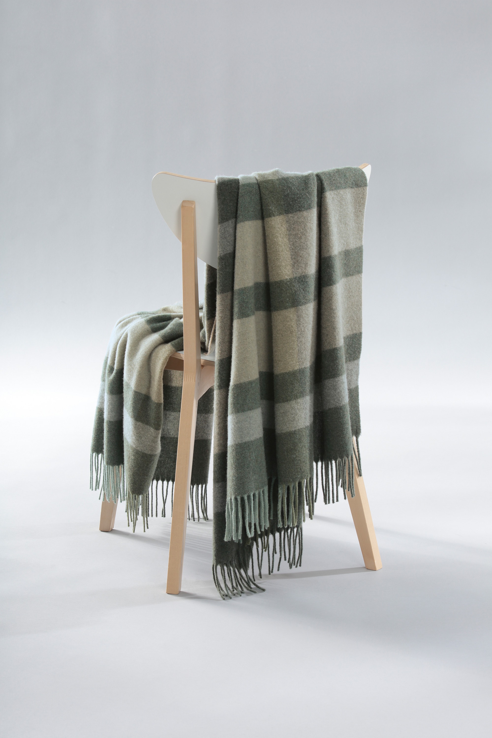 Biederlack Plaid »Plaid Moss Charming mit hochwertigen Fransen«, Wolle-Kaschmir-Mix