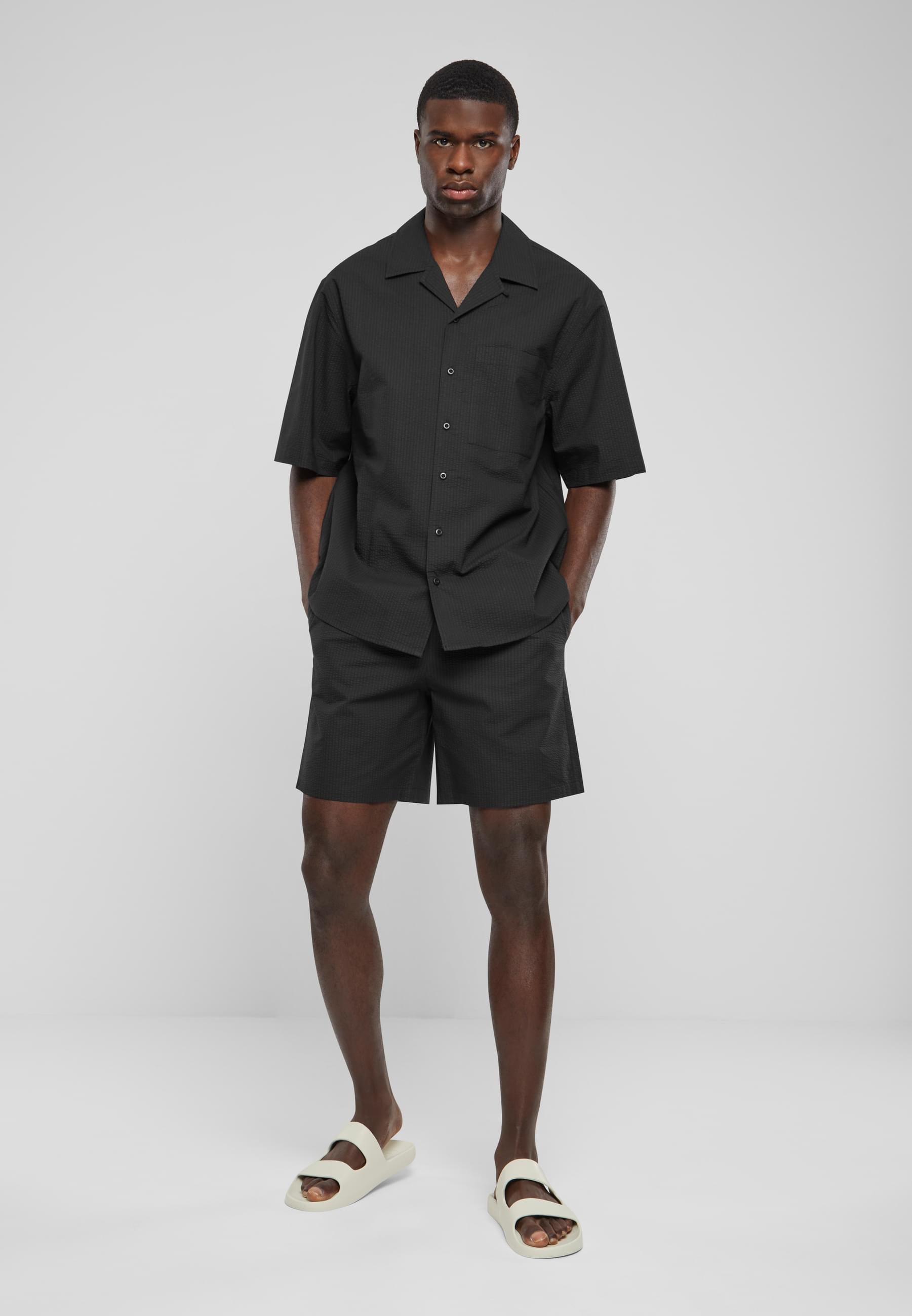 URBAN CLASSICS Shorts »Urban Classics Herren Basic Seersucker Shorts«, (1 tlg.)