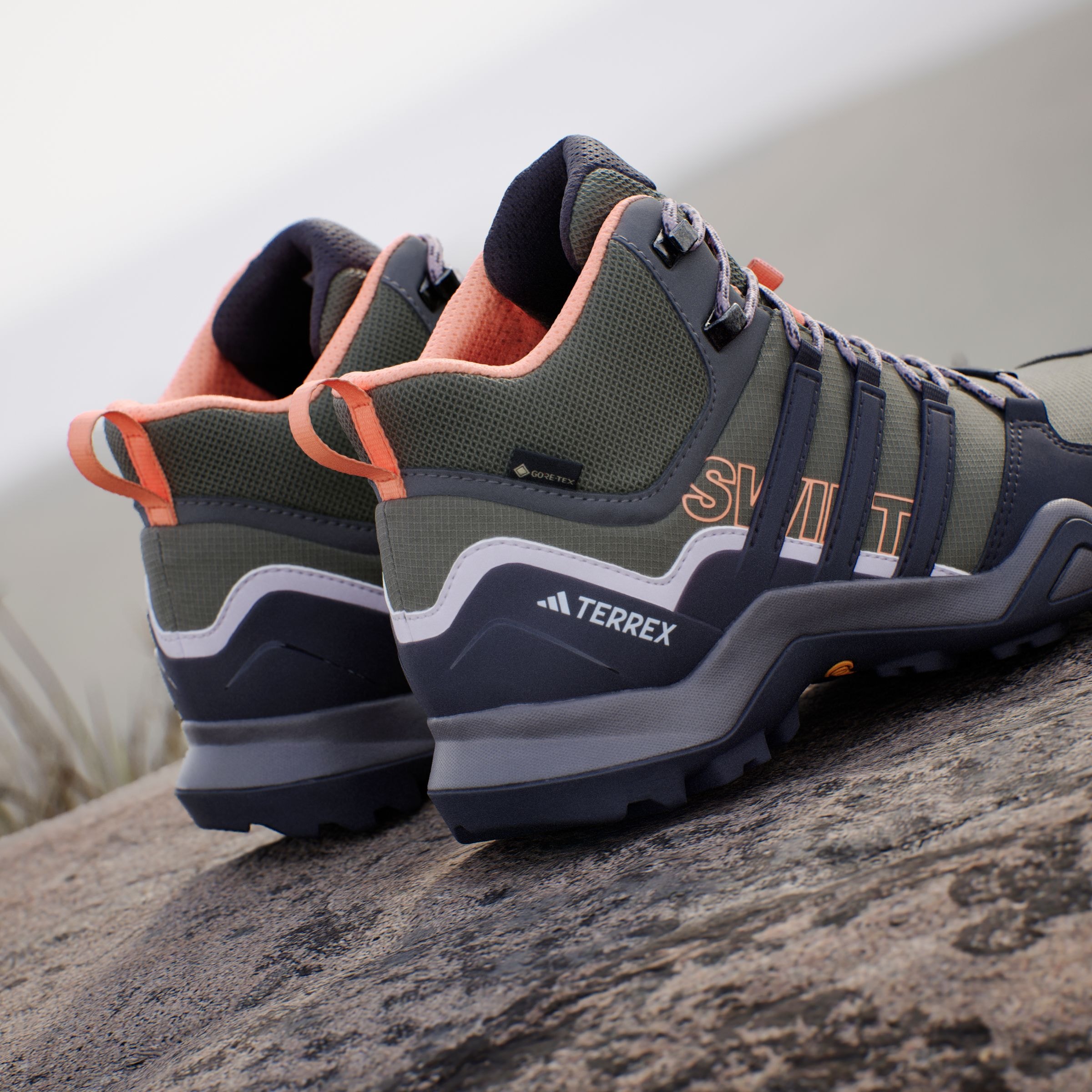 adidas TERREX Wanderschuh »TERREX SWIFT R2 MID GORE-TEX«, wasserdicht