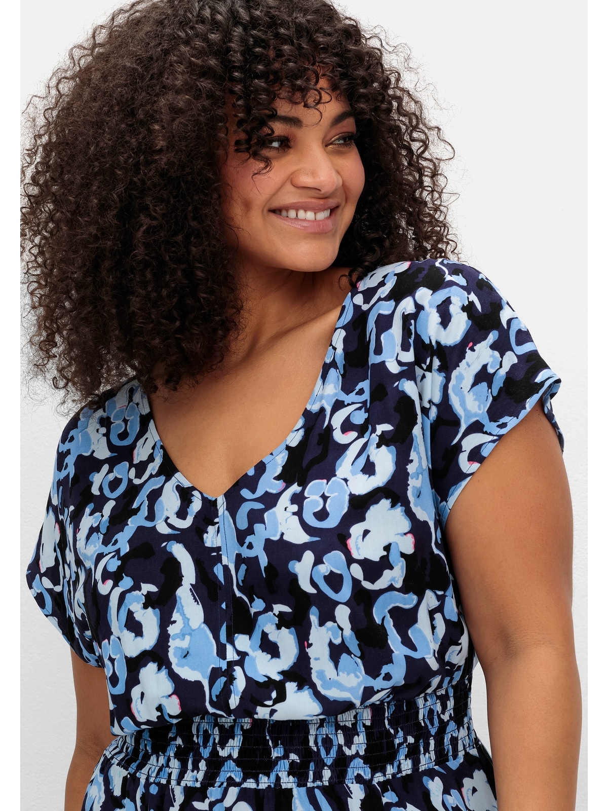 Sheego Druckkleid »Große Größen«, mit Minimalprint und Smokbund