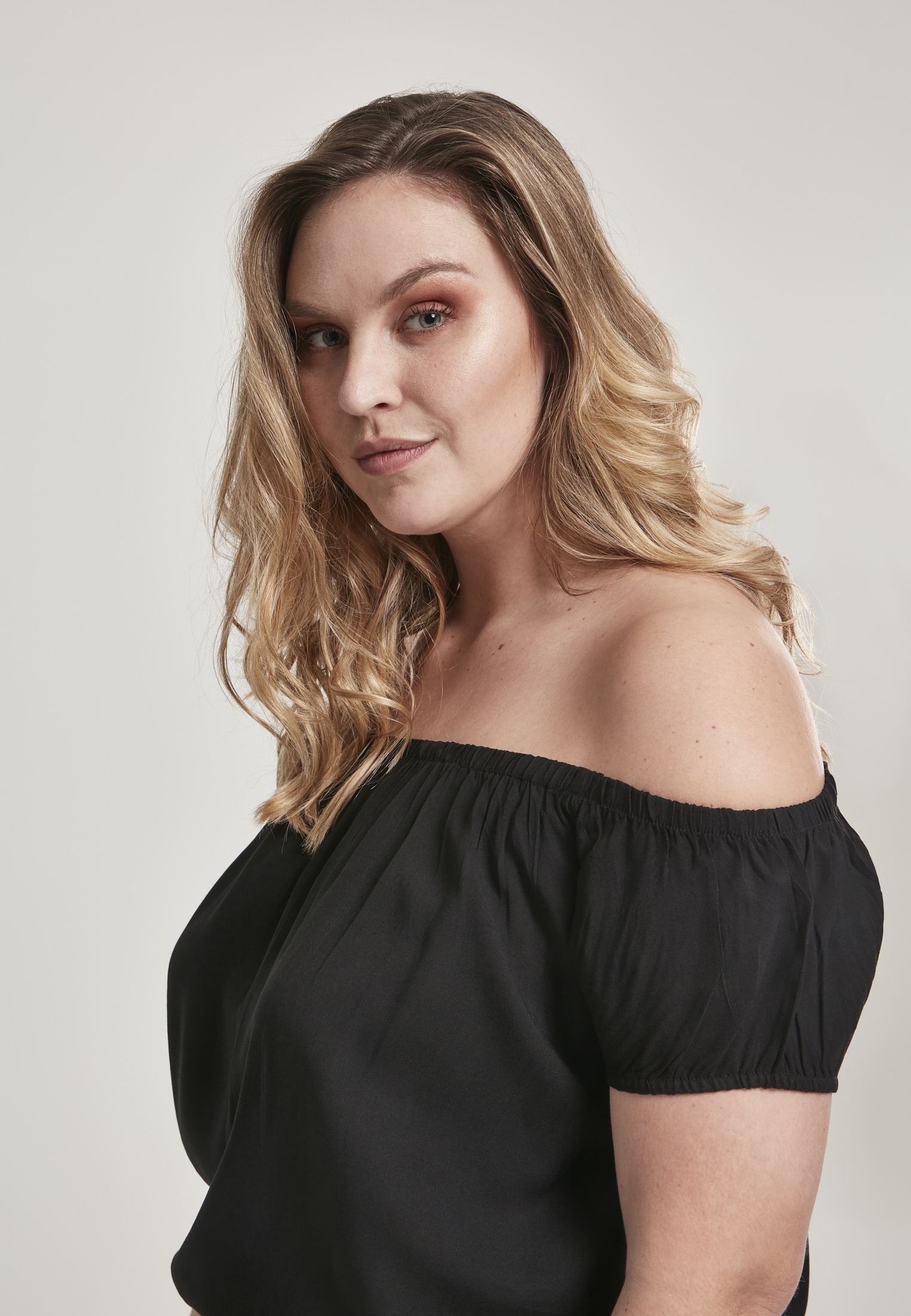 URBAN CLASSICS Jumpsuit »Urban Classics Damen Ladies Off Shoulder Short Jumpsuit«, (1 tlg.)