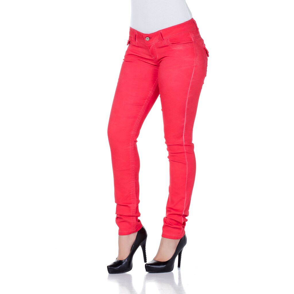 Cipo & Baxx Slim-fit-Jeans, mit figurbetontem Slim Fit-Schnitt
