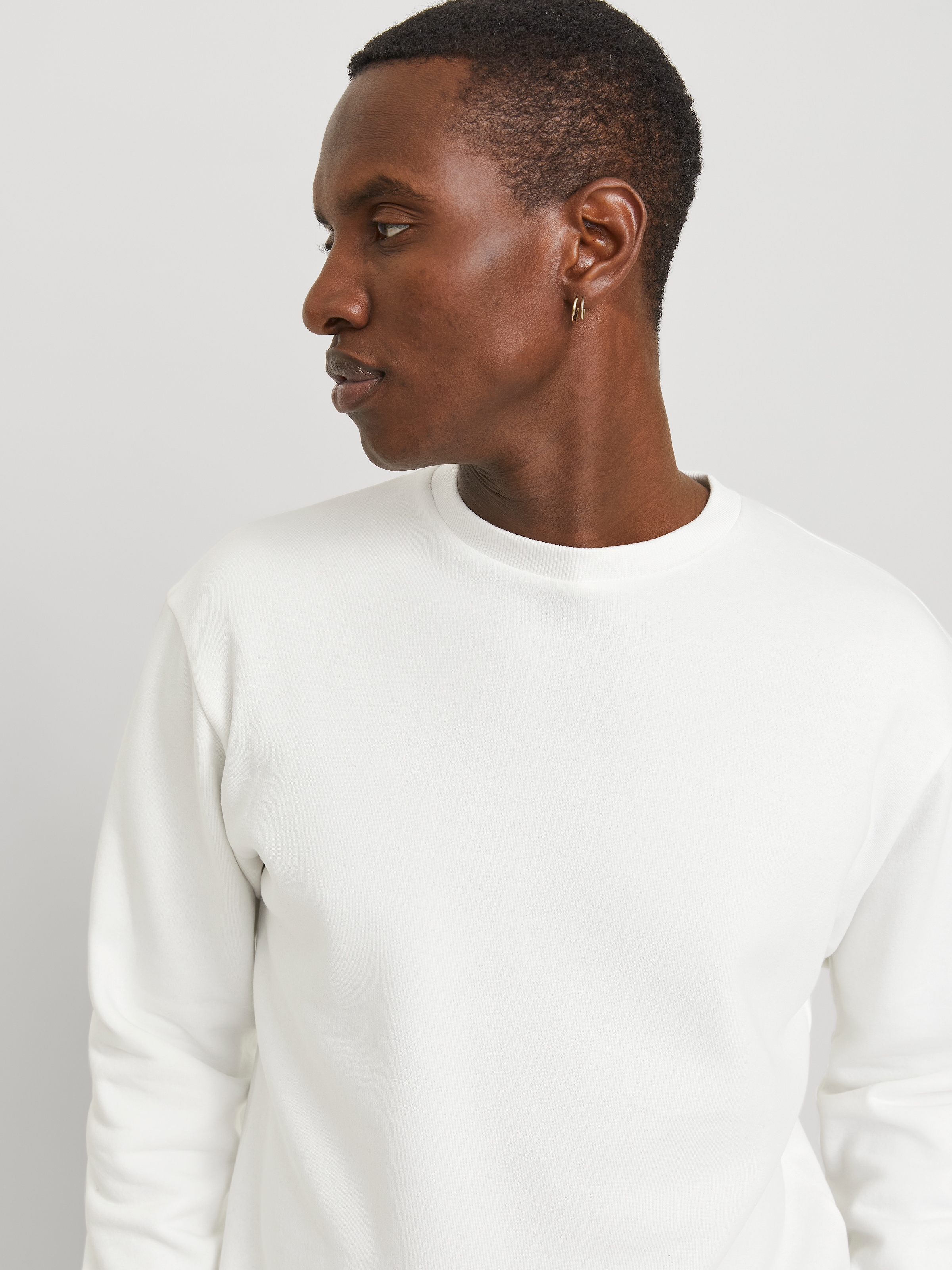 Jack & Jones Sweatshirt »JJEBRADLEY mit Rippbündchen für Alltag und Freizeit«, relaxed fit, atmungsaktiv, Rundhals, ohne Kapuze