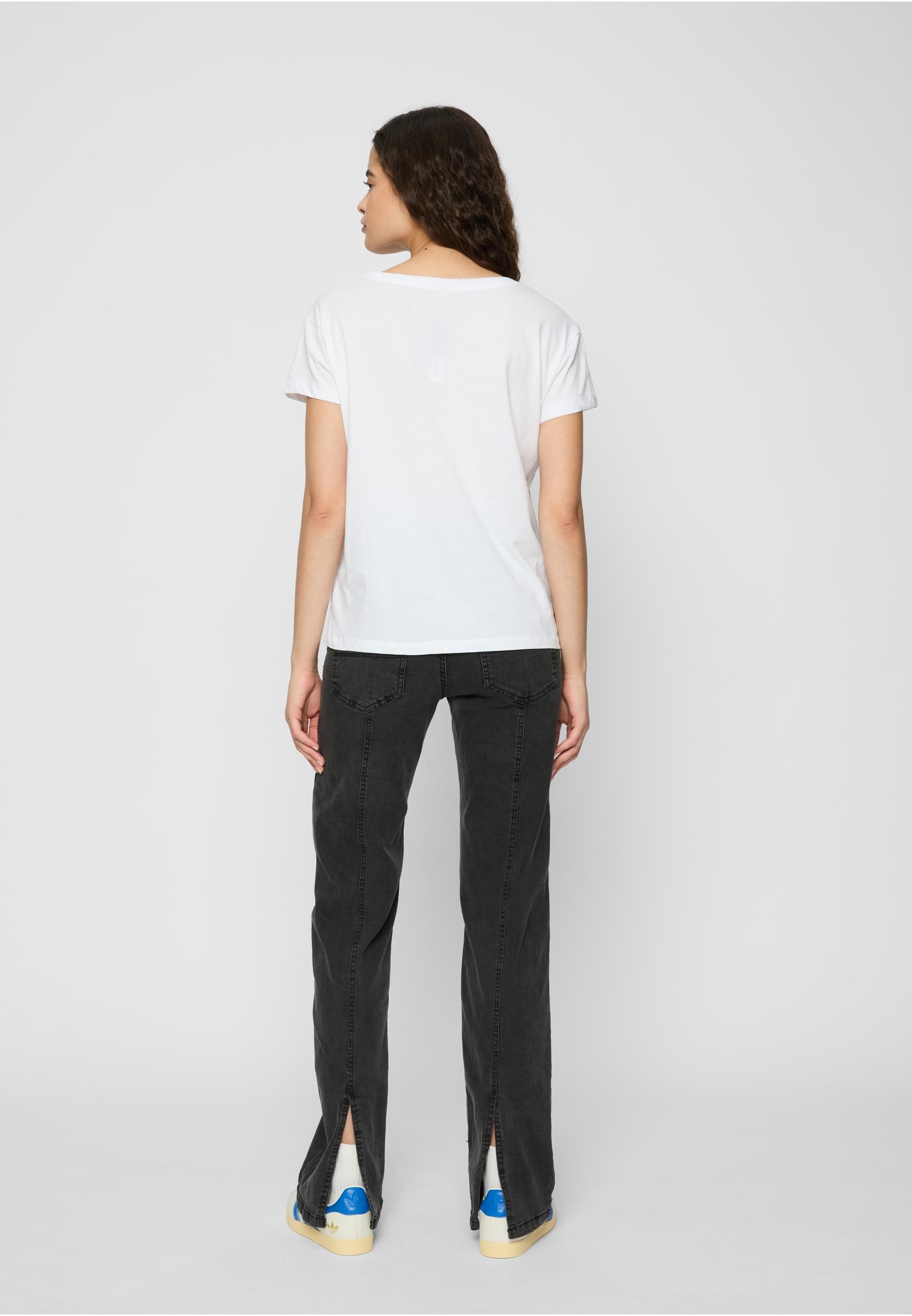 MisterTee T-Shirt »MisterTee Damen Ladies Waiting For Friday Box Tee«, (1 tlg.)