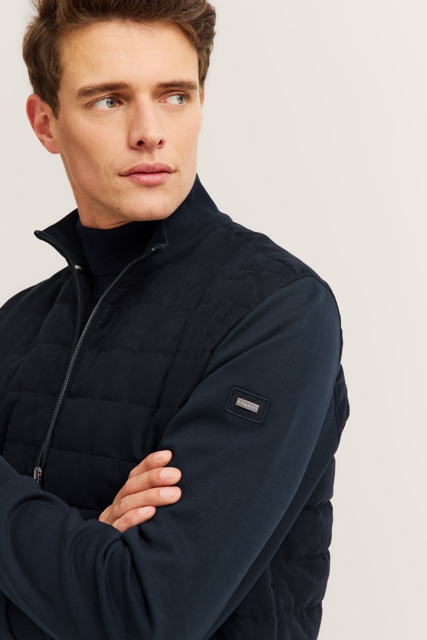 bugatti Sweatjacke »Regular Fit«, mit Quersteppung aus einem Baumwollmix