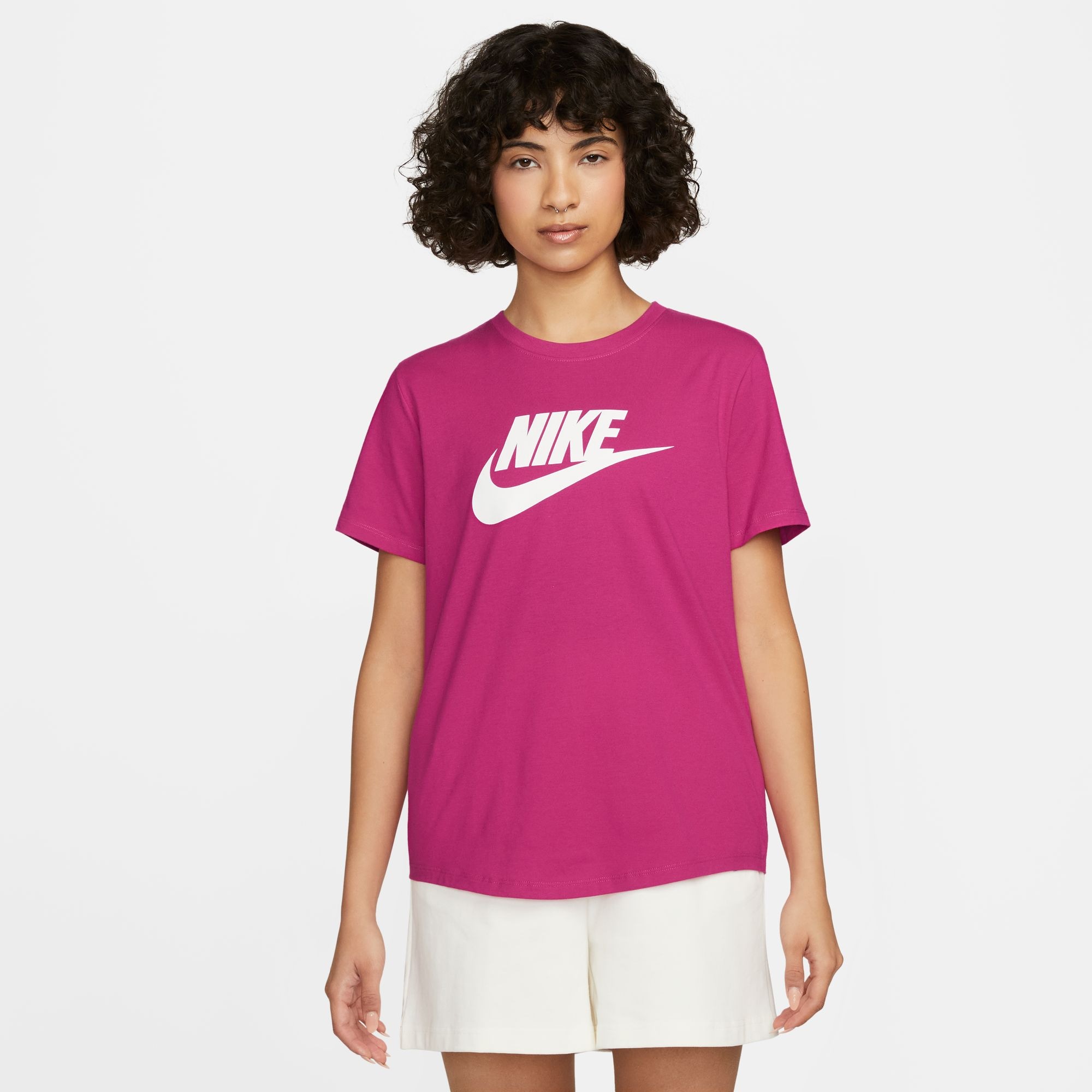 Nike Sportswear T-Shirt »ESSENTIALS WOMEN'S LOGO T-SHIRT«, Basic Damen T-Shirt mit Logo