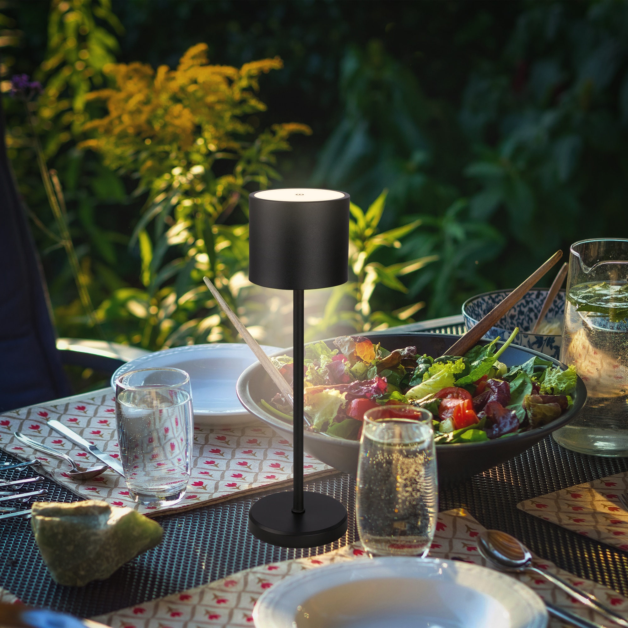 B.K.Licht Außen-Tischleuchte »BK_TL1608 Akku Tischlampe mit Ladestation, 3-Stufen Touchdimmer, IP44«, 1 flammig, Leuchtmittel LED-Modul | LED fest integriert, 3.000 K, 230 Lm, 2,5W, Akku wechselbar, max. 12h Leuchtdauer, Weiß
