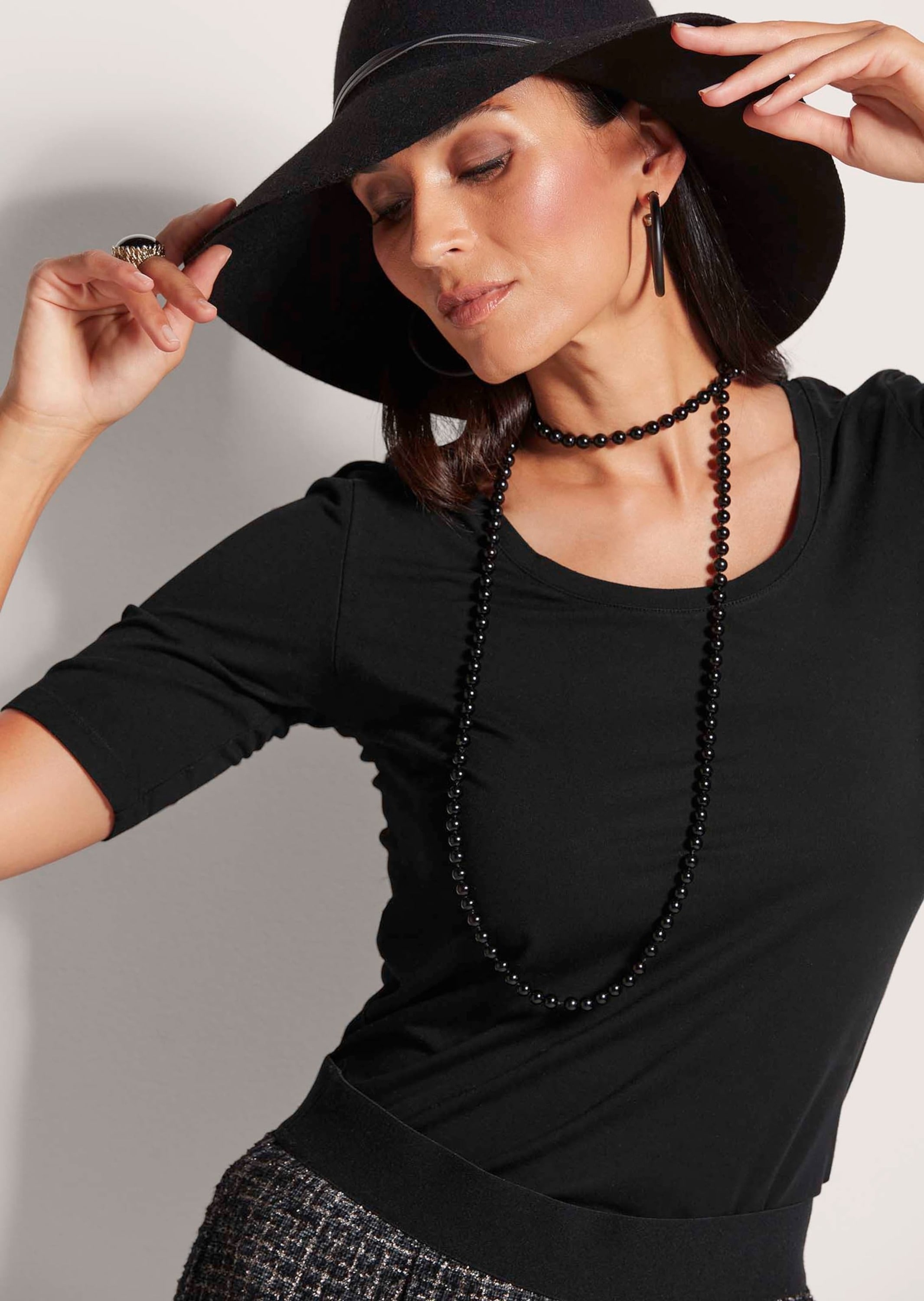 MADELEINE Kurzarmshirt »Shirt Sommerliches Basicshirt mit Rundhalsausschnitt«
