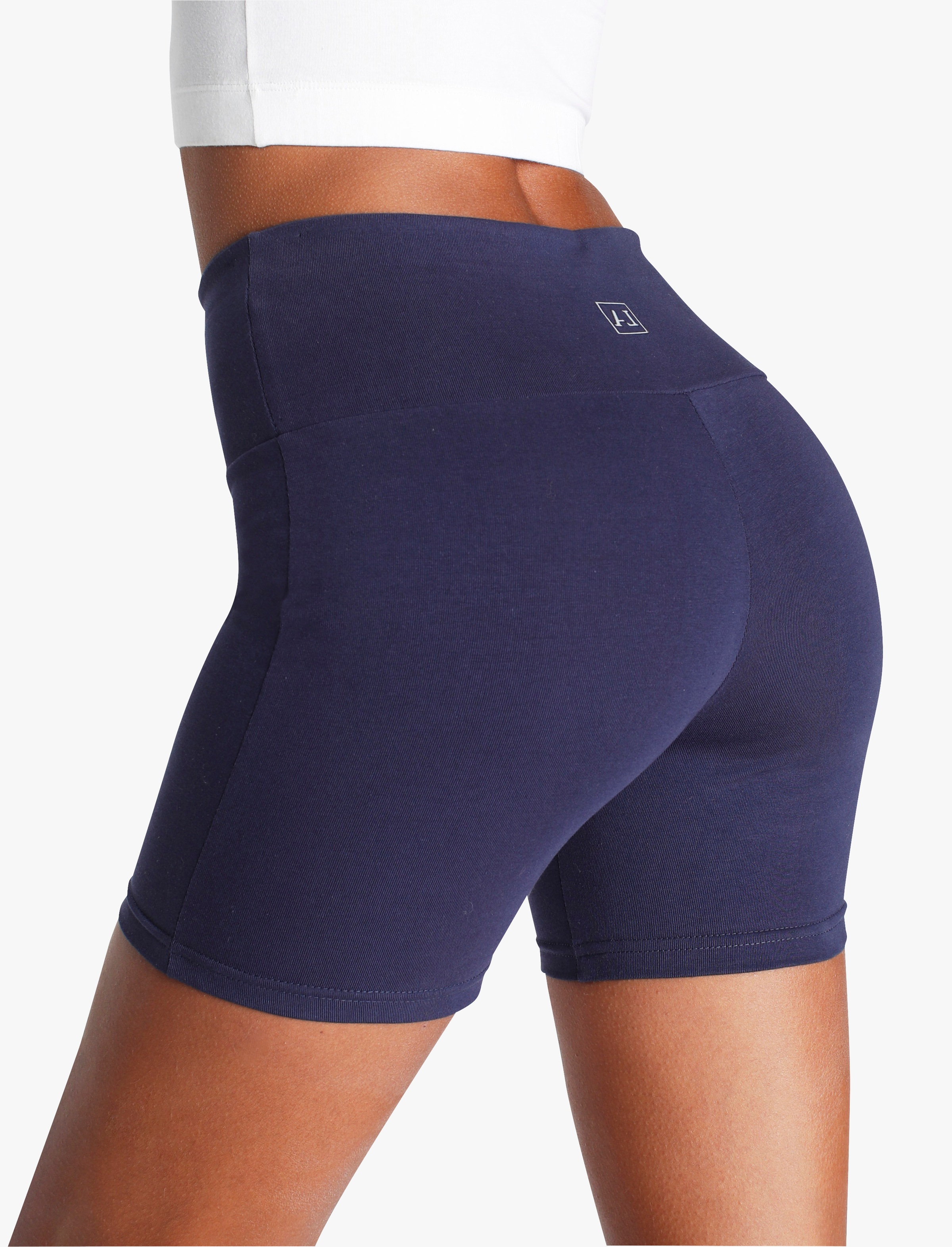 LASCANA Shorts "mit breitem Bündchen", und Logodruck, Loungewear